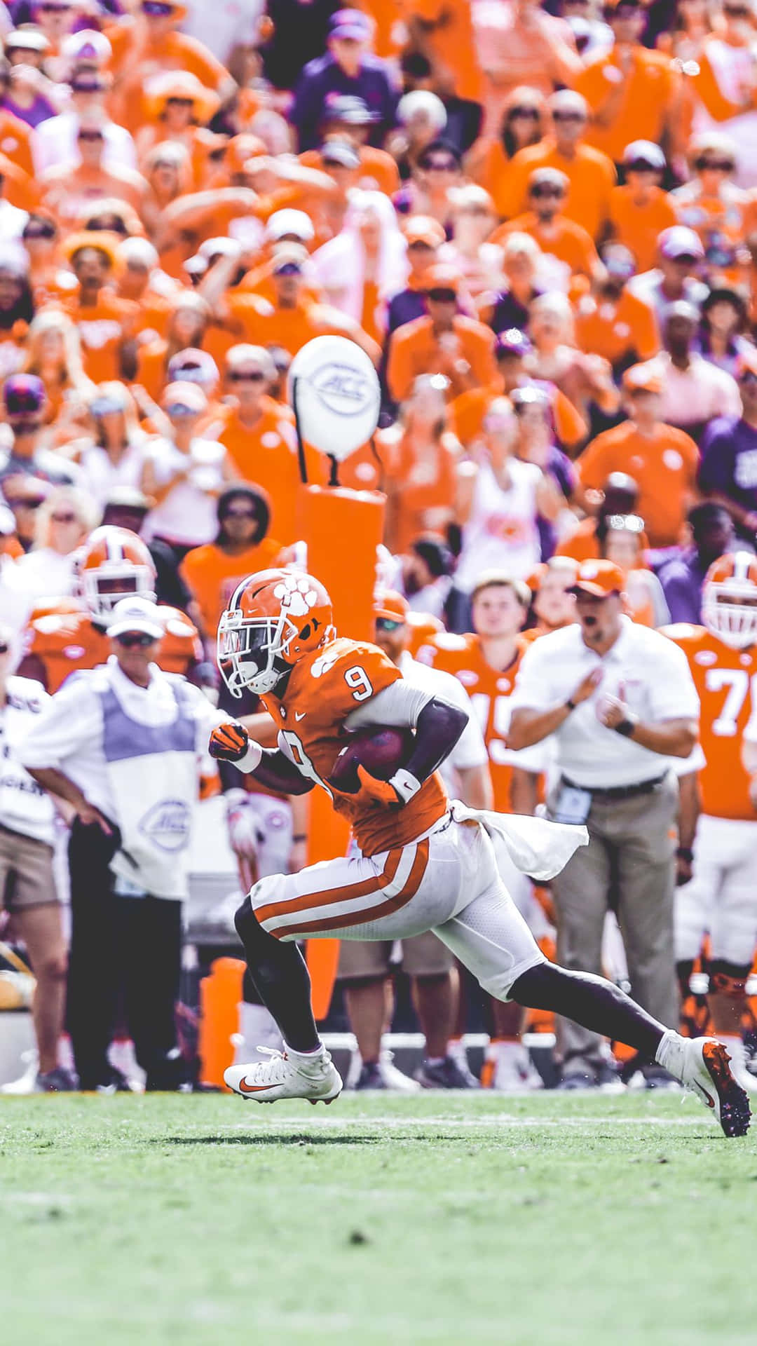 Travis Etienne Clemson Action Run Wallpaper