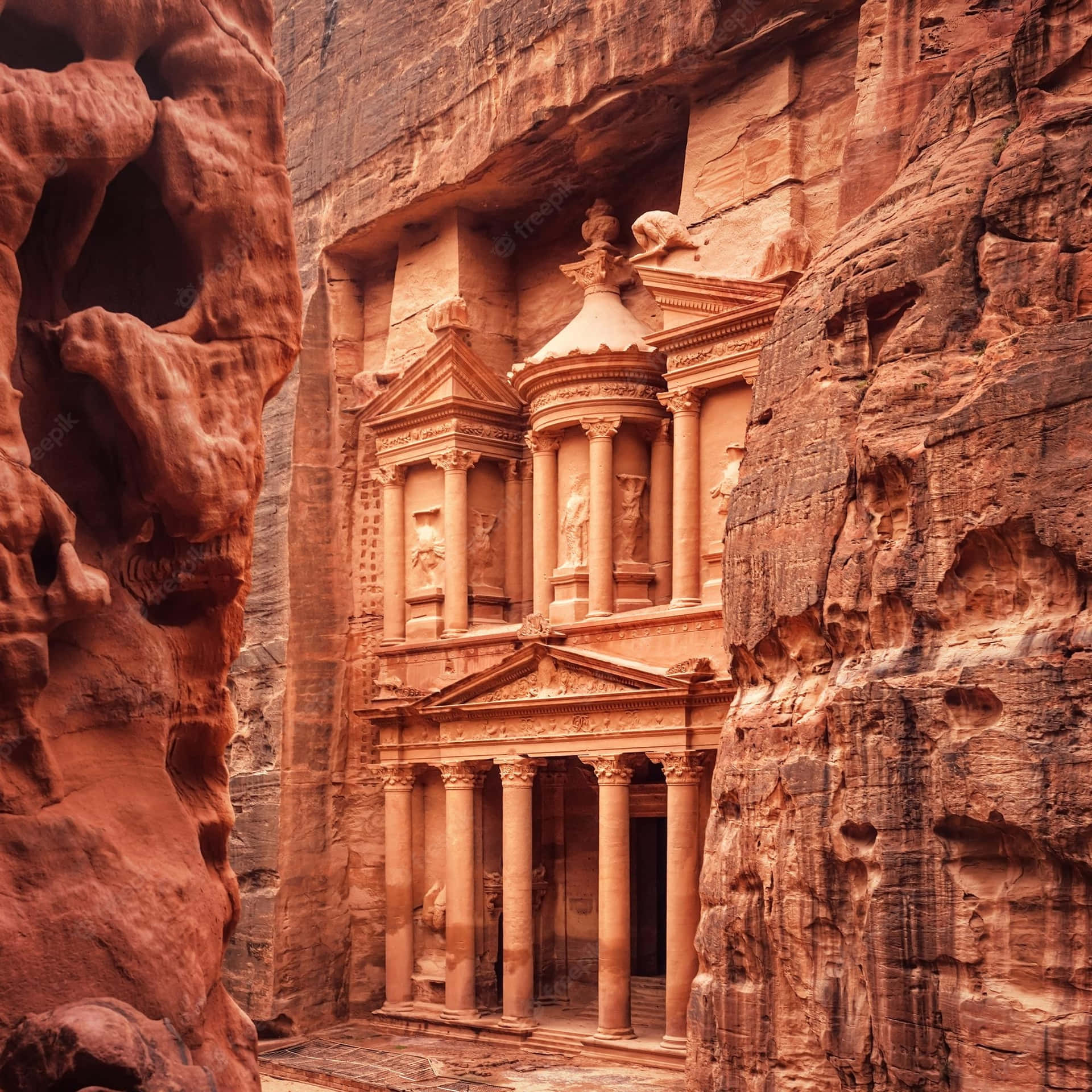 Treasury In Petra Perspective Angle Shot Picture