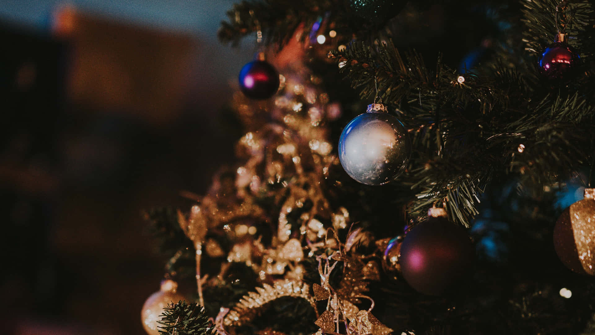 Tree Close-up High Resolution Christmas Desktop Wallpaper