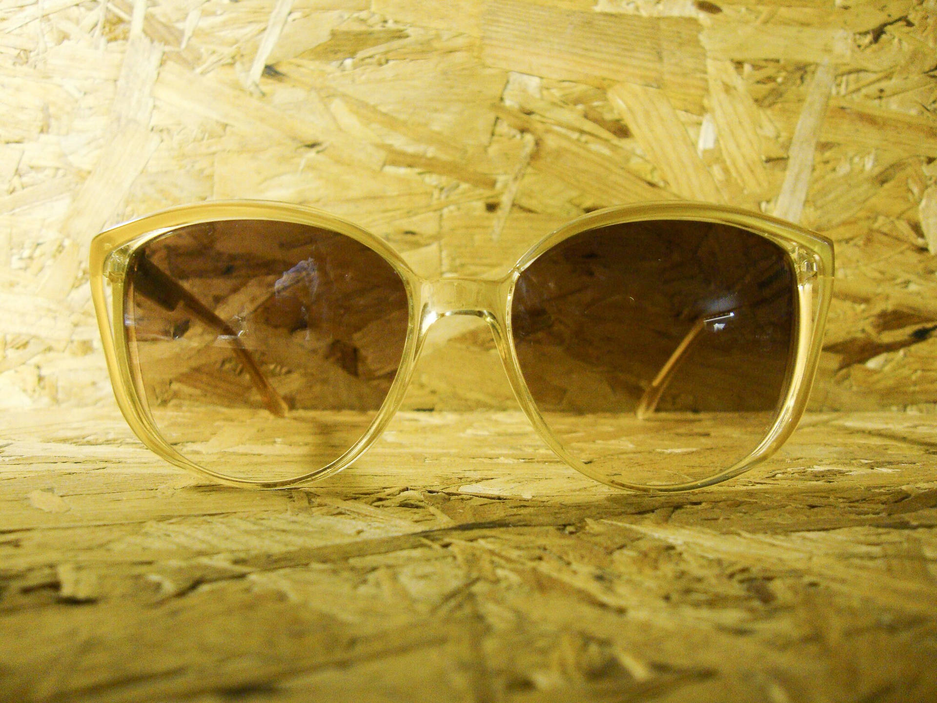 Trendy Saint Laurent 70s Yellow Sunglasses Wallpaper