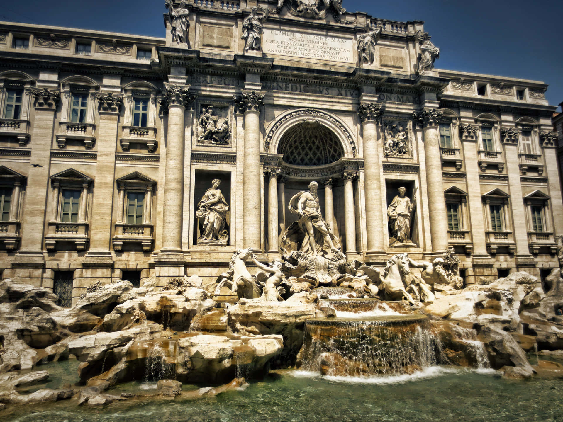 Trevi Fountain's Stunning Structure Picture
