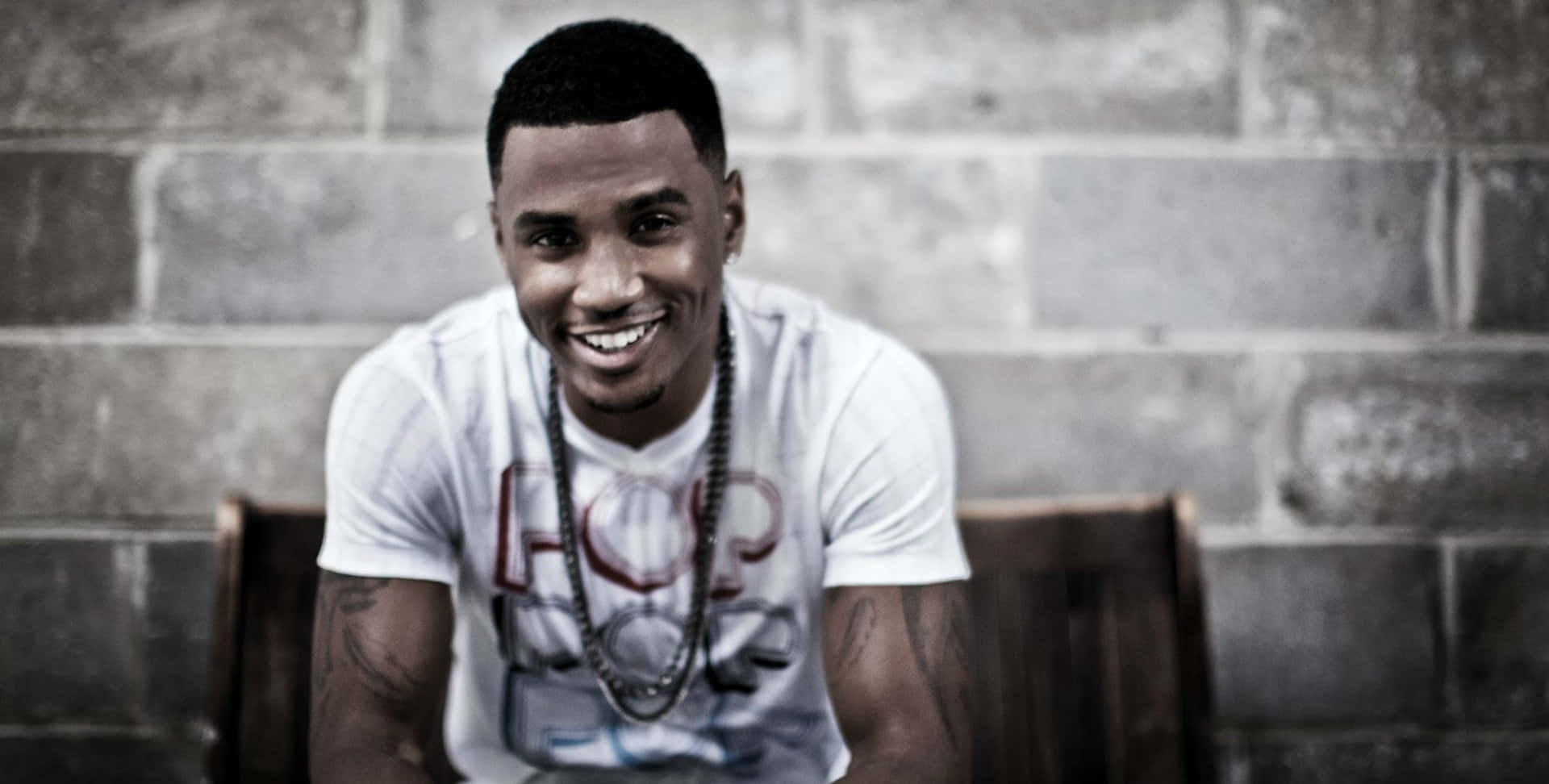 Trey Songz struts onto the stage in style Wallpaper
