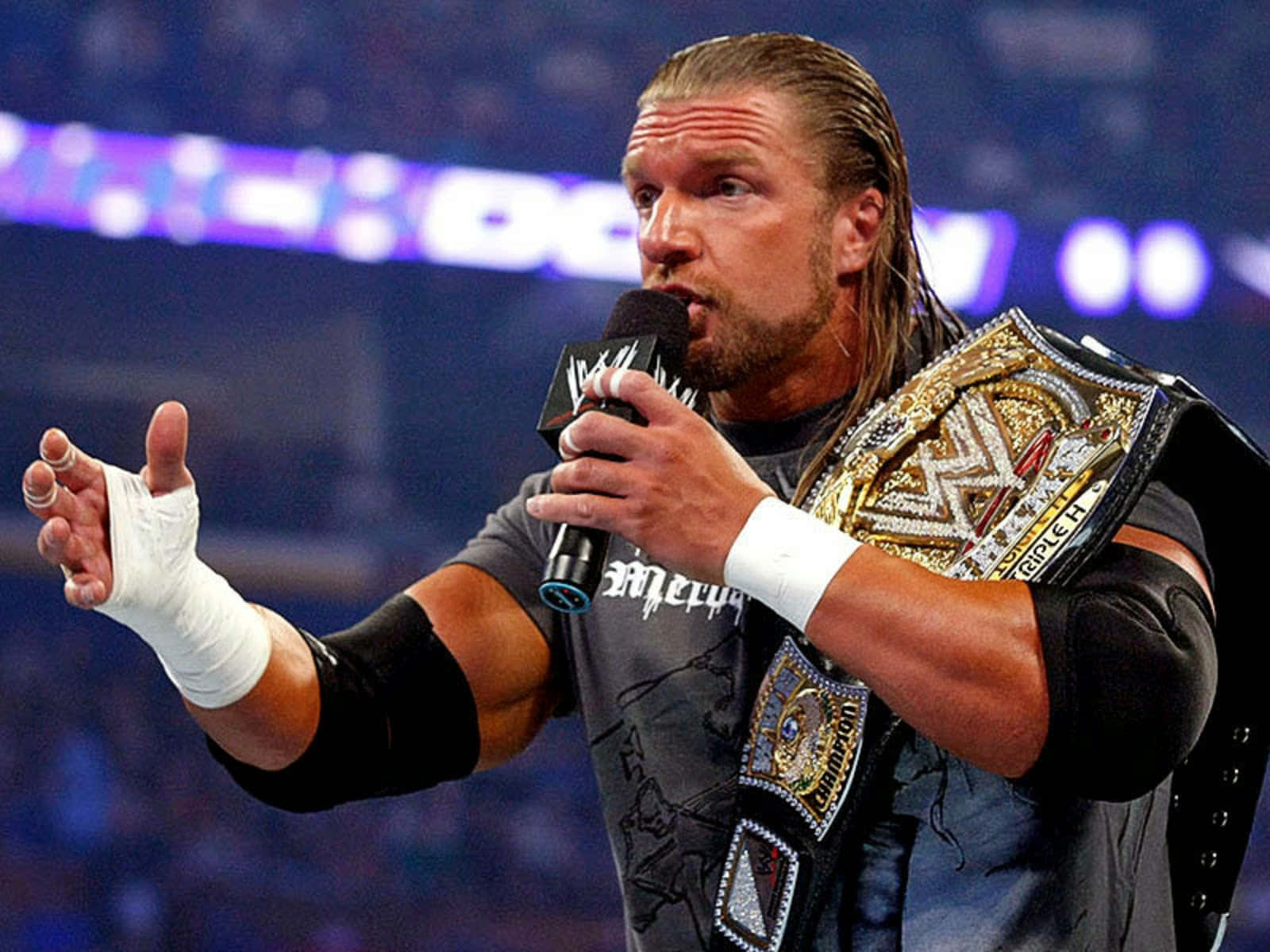 Triple H modtager WWE bælte 2008 Wallpaper