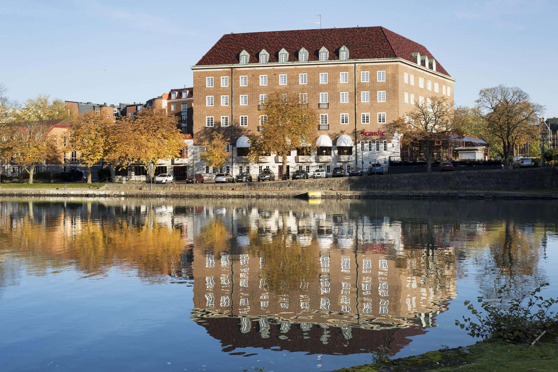 Trollhattan Riverside Autumn Reflection Wallpaper