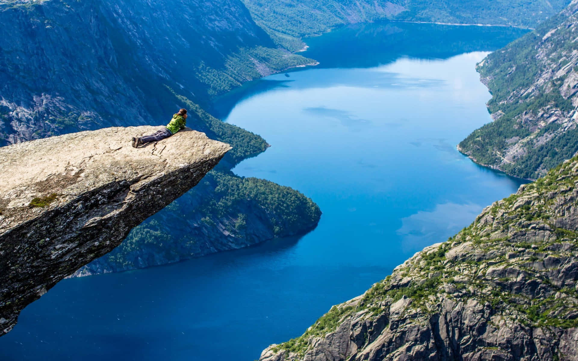 Formacionesrocosas De Trolltunga, Noruega Fondo de pantalla