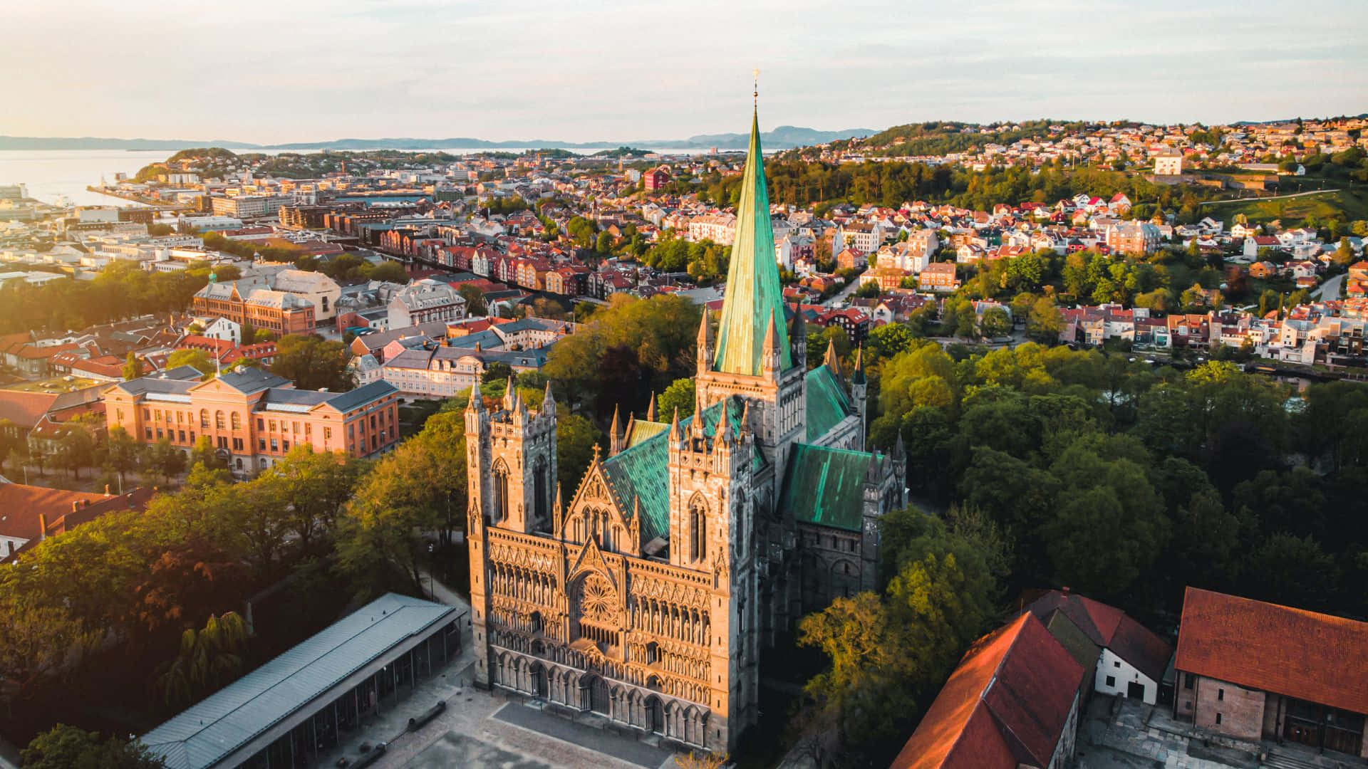 Vue Aérienne De La Cathédrale De Nidaros Fond d'écran