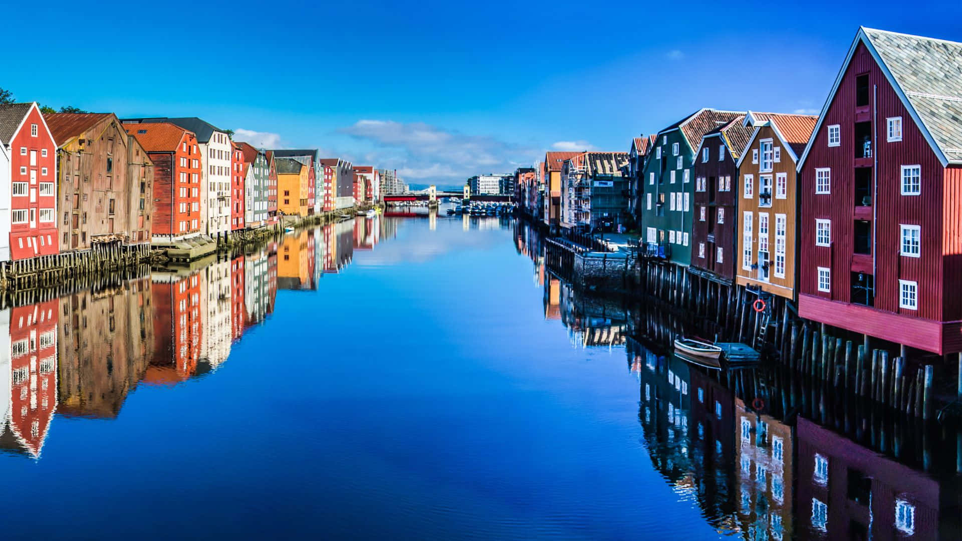 Trondheim Nidelva River Reflections Wallpaper