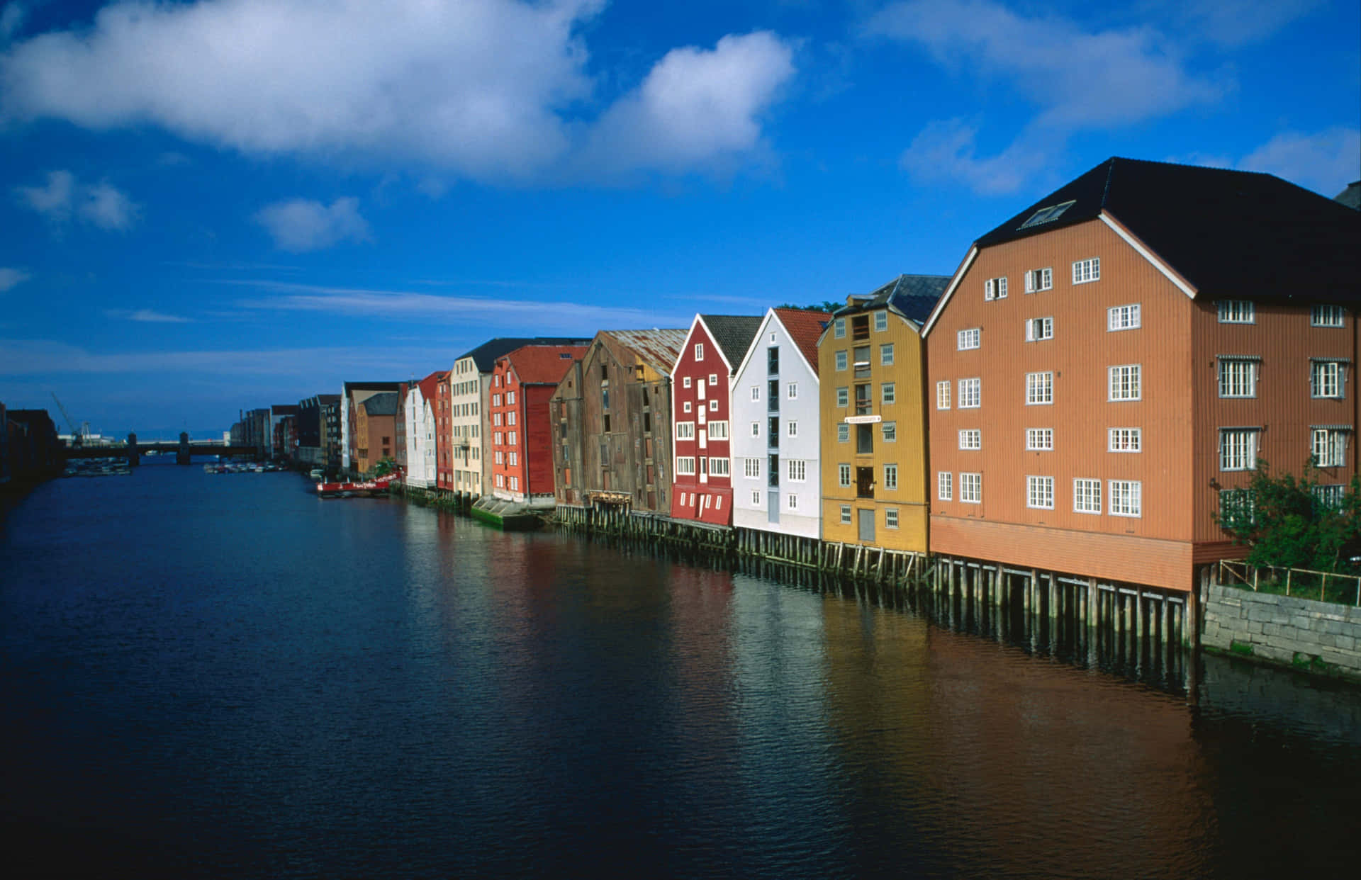 Trondheim Nidelva Riverfront Colorful Buildings Wallpaper