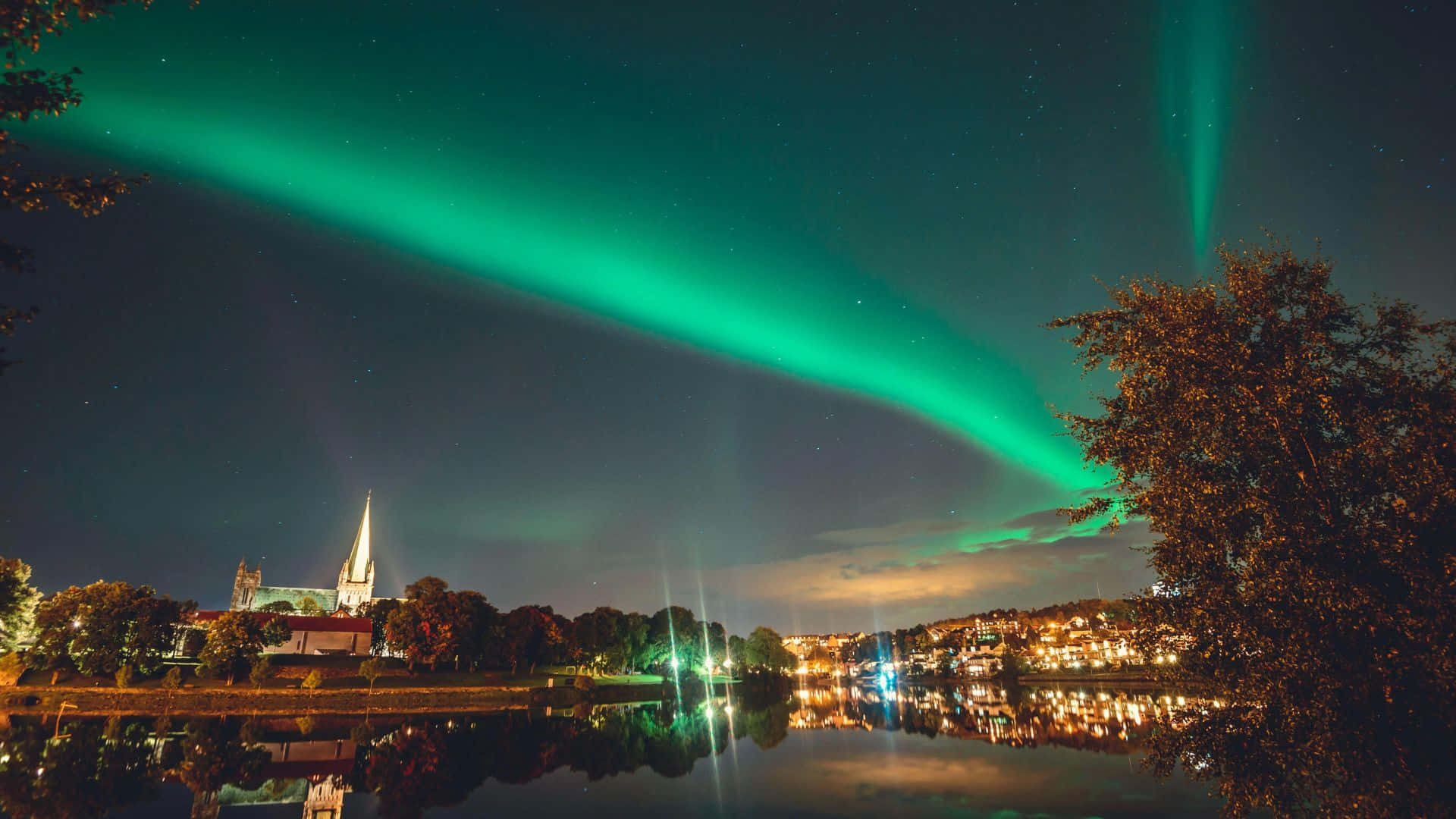 Trondheim Northern Lights Reflection Wallpaper
