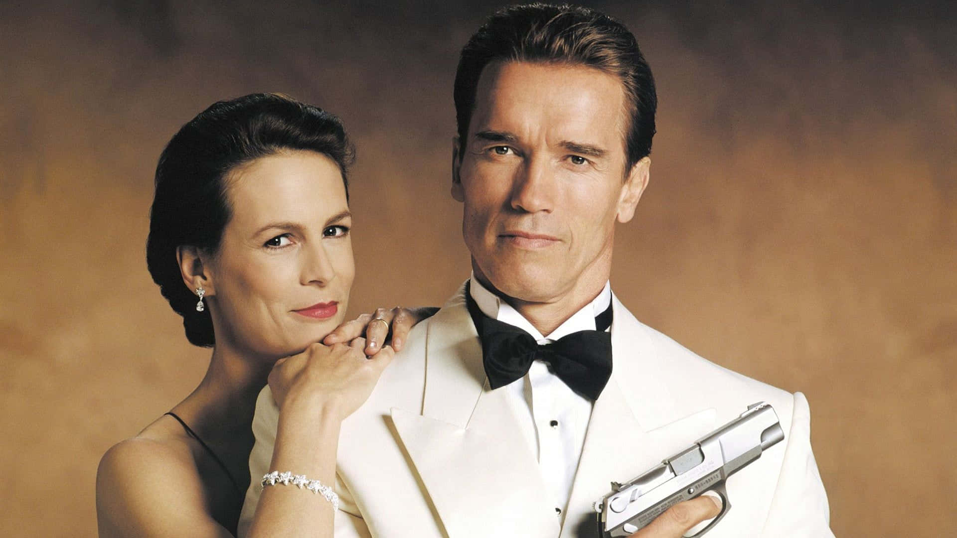 True Lies : Aventure Pleine D'action Avec Arnold Schwarzenegger Et Jamie Lee Curtis Fond d'écran