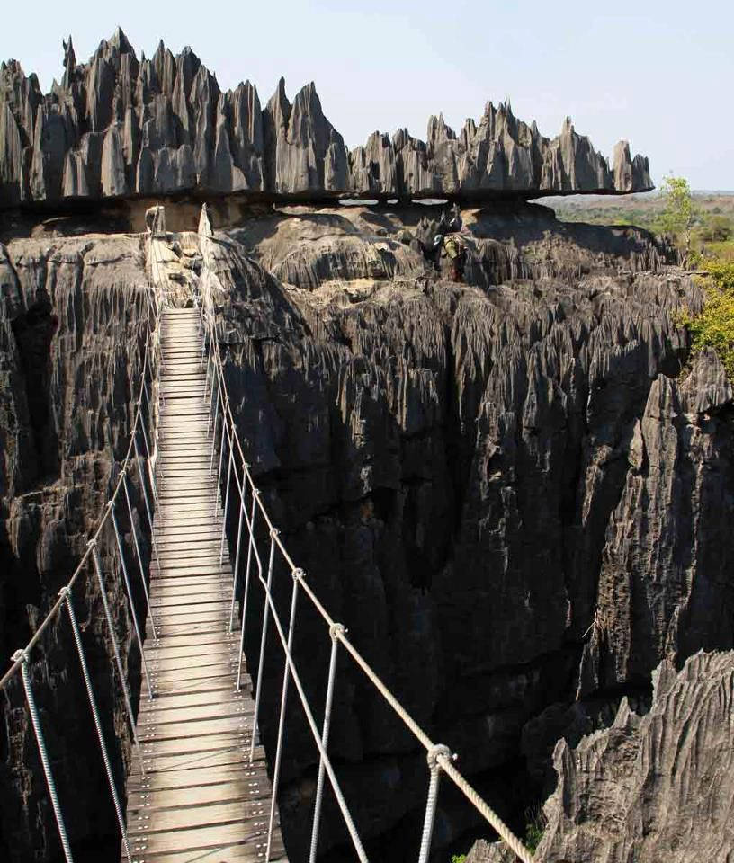 Paesaggiomaestoso Dello Tsingy De Bemaraha A Madagascar Sfondo