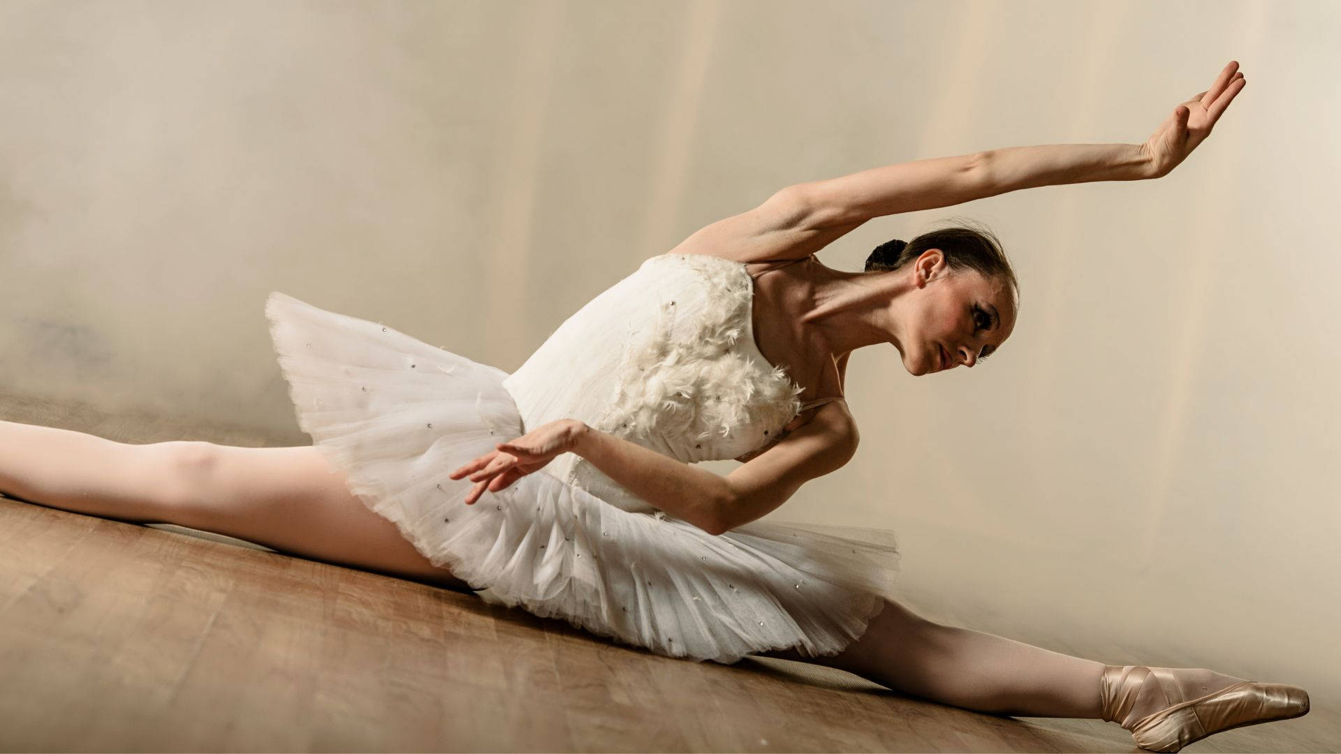 Tulsa Ballet Danseren Præsenterer Swan Lake Wallpaper
