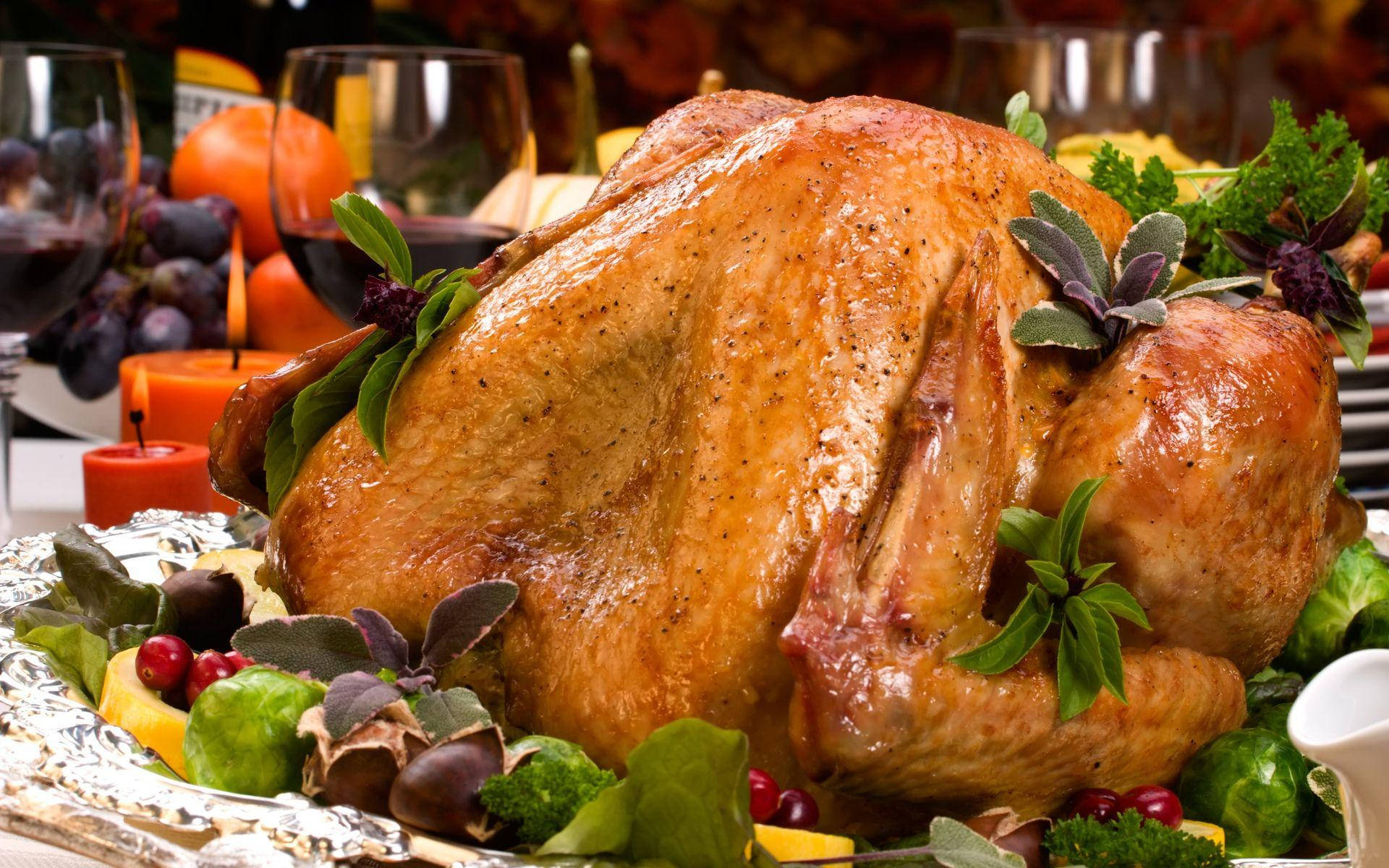 Enjoy a Happy Thanksgiving dinner with a delicious turkey! Wallpaper