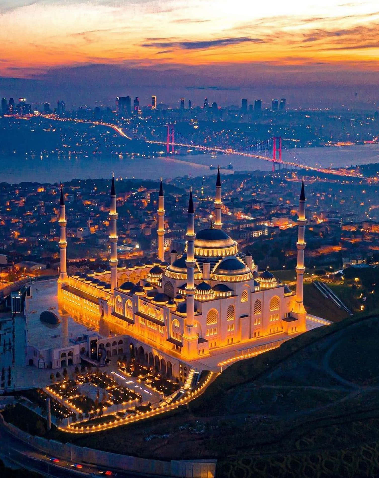 Udsigten til den Illuminerede Maiden's Tower i Istanbul, Tyrkiet