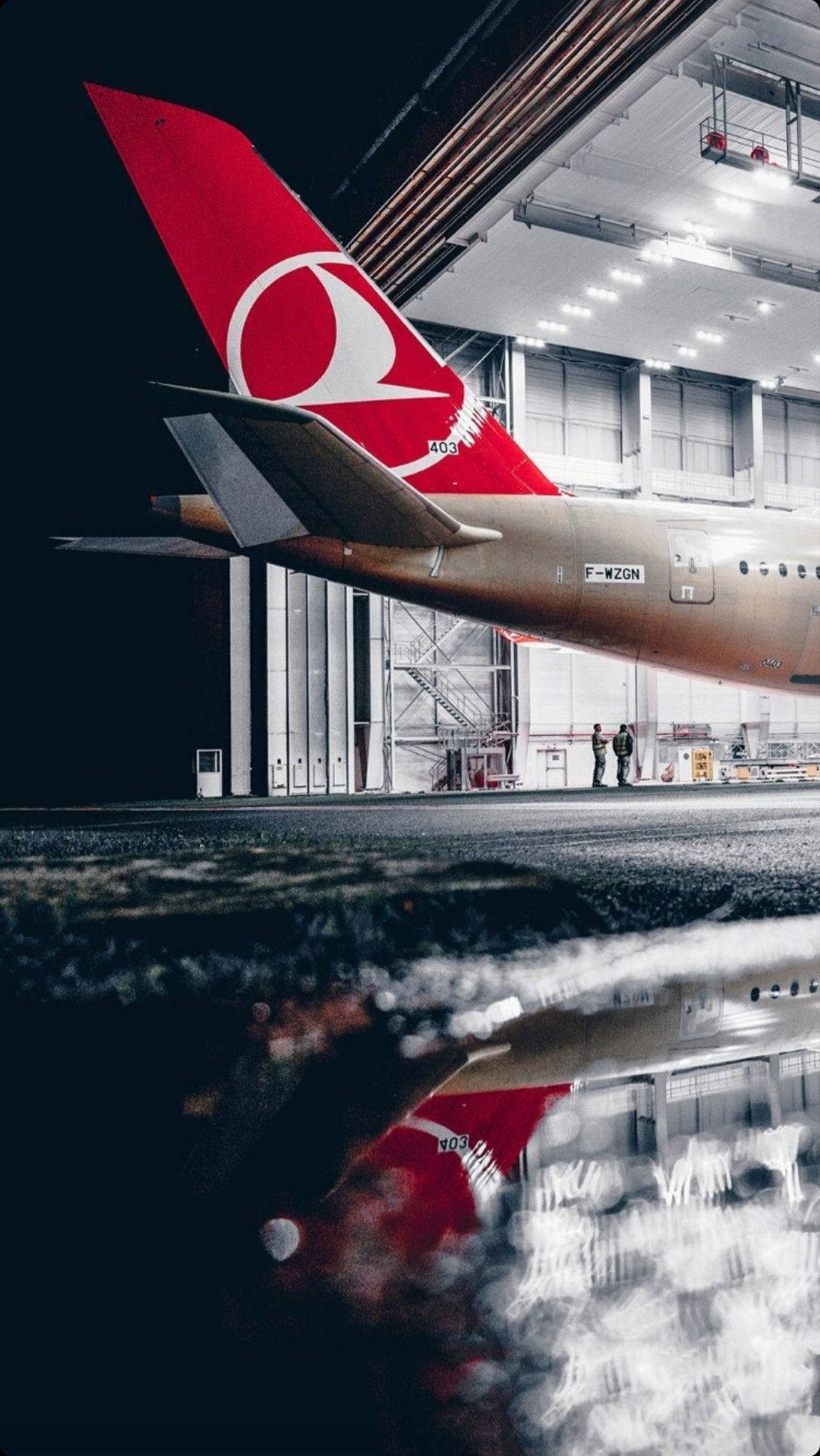 Turkishairlines Flugzeug In Einem Hangar Wallpaper