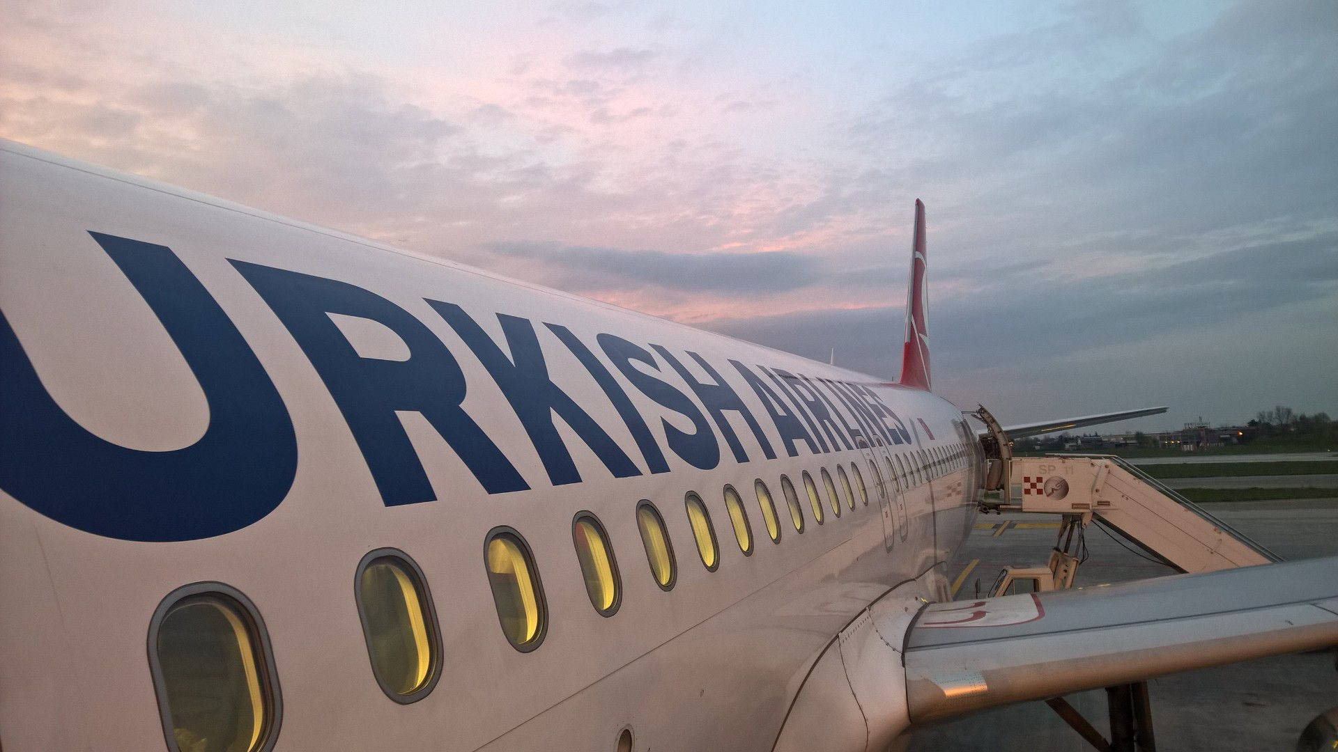 Turkiskaflygbolag Ombordstigning På Flygplanet. Wallpaper
