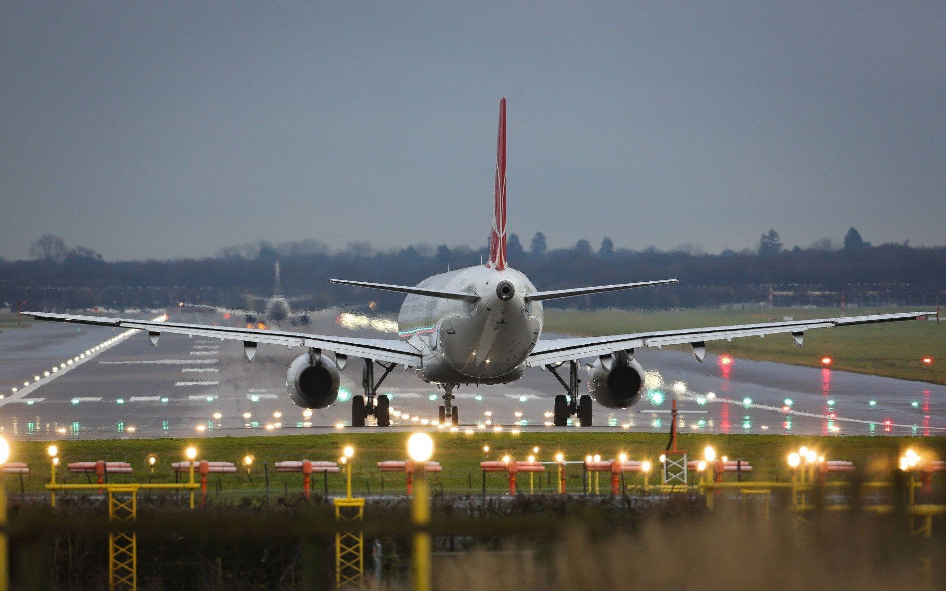 Aterrizajede Turkish Airlines En El Aeropuerto De Heathrow. Fondo de pantalla