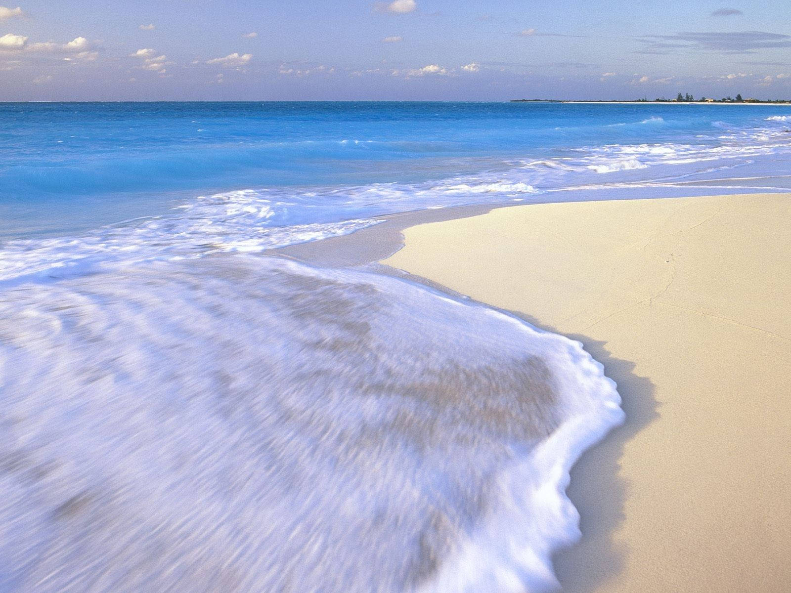 Turks And Caicos Spilling Waves Wallpaper