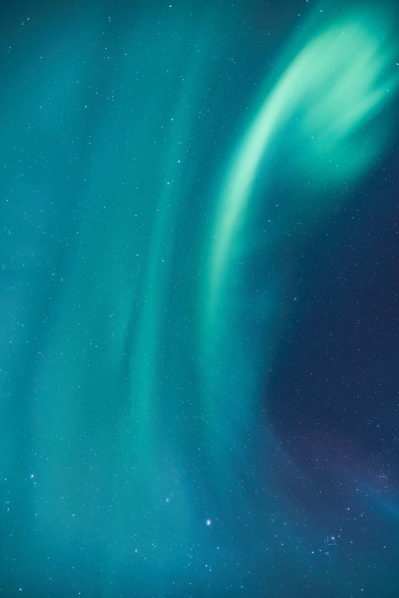 Aurora borealis ses på himlen Wallpaper