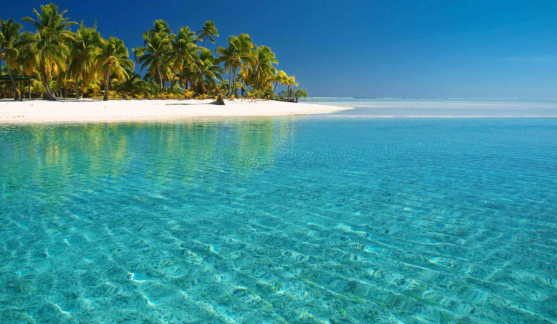 Tuvaluinsel Auf Blauem Meer Wallpaper