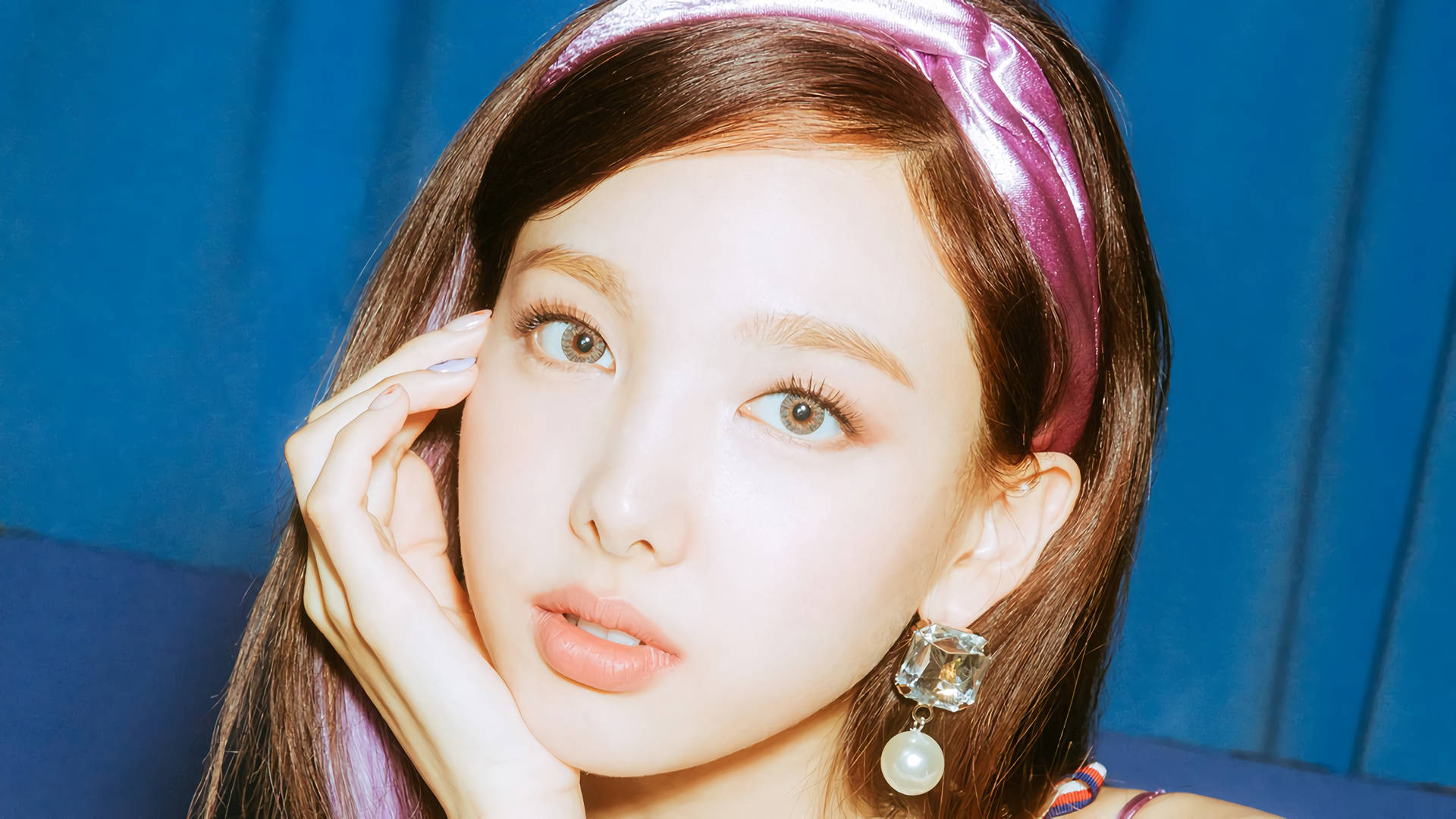 Twice Nayeon In Purple Headband Close-up Wallpaper