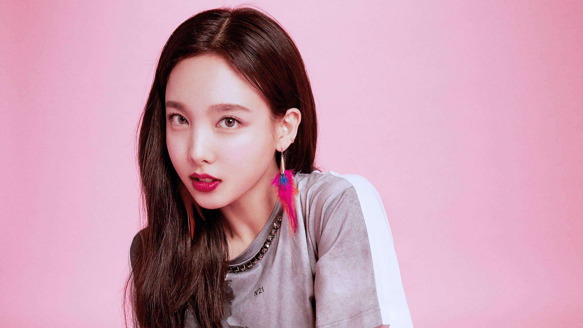 Twice Nayeon With A Feather Earring Wallpaper