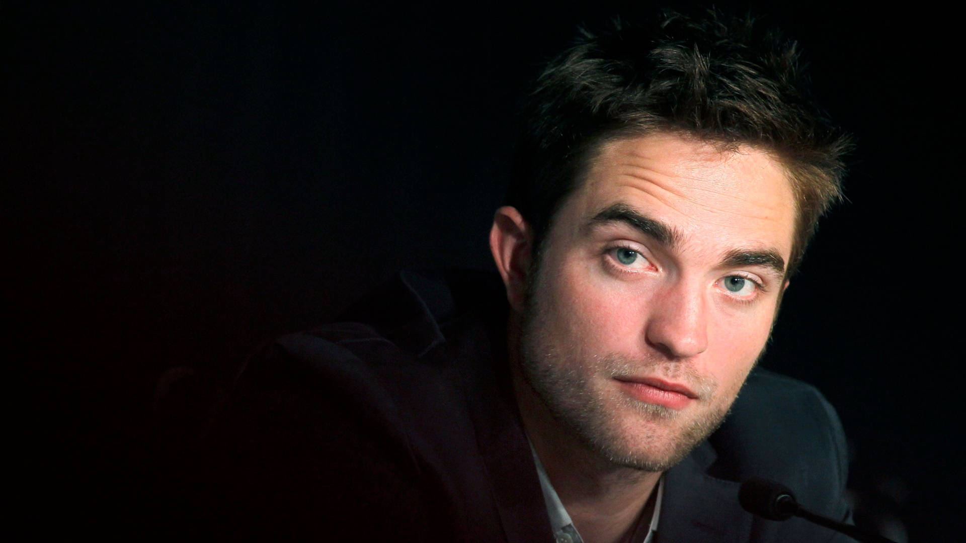 Twilight Skuespiller Robert Pattinson Desktop Wallpaper Wallpaper