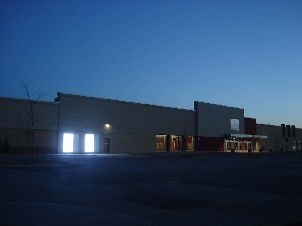 Extérieur D'un Bâtiment Commercial Au Crépuscule Fond d'écran