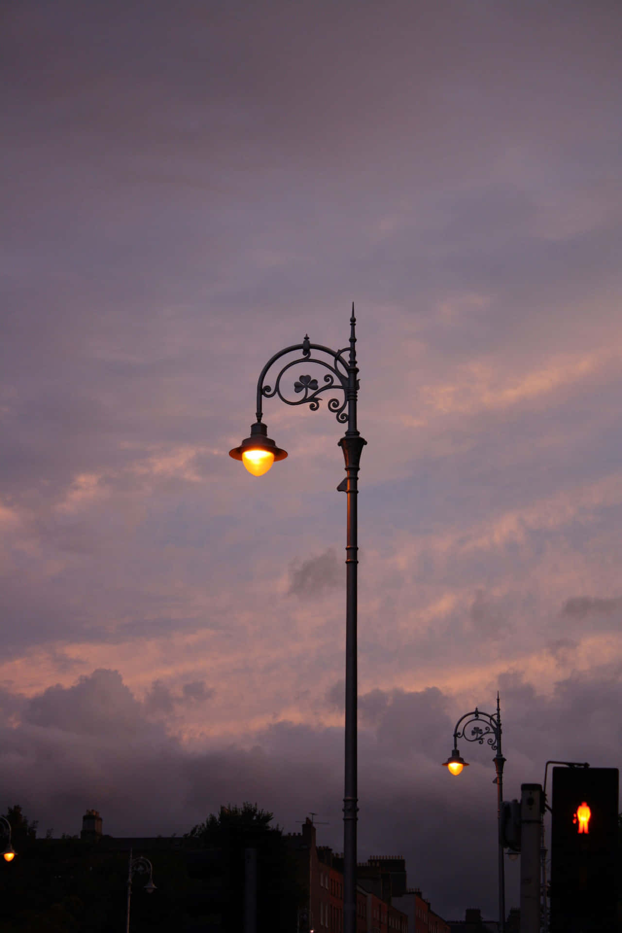 Twilight Lamp Posts Aesthetic Wallpaper