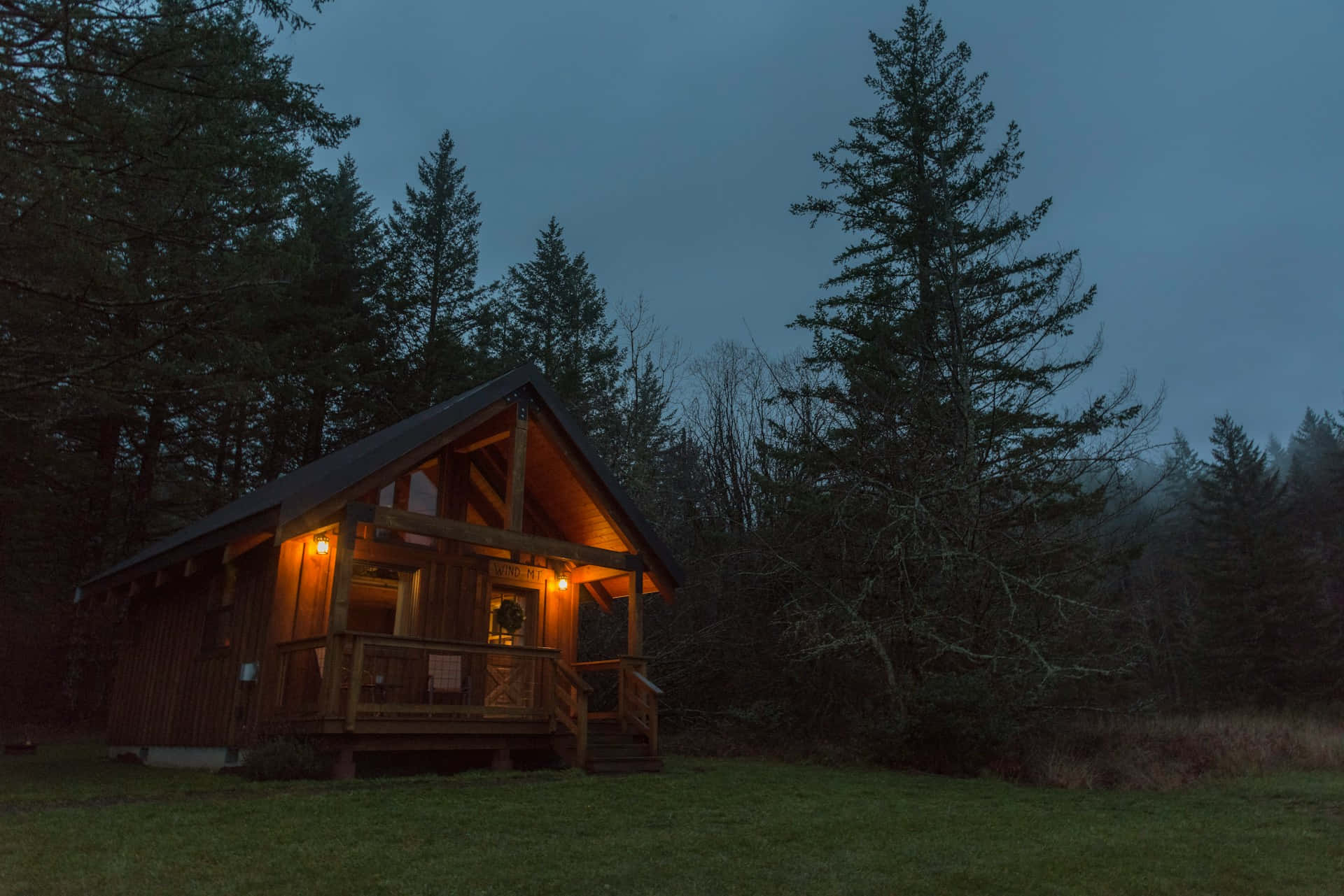 Retraite De Cabane En Bois Au Crépuscule Fond d'écran