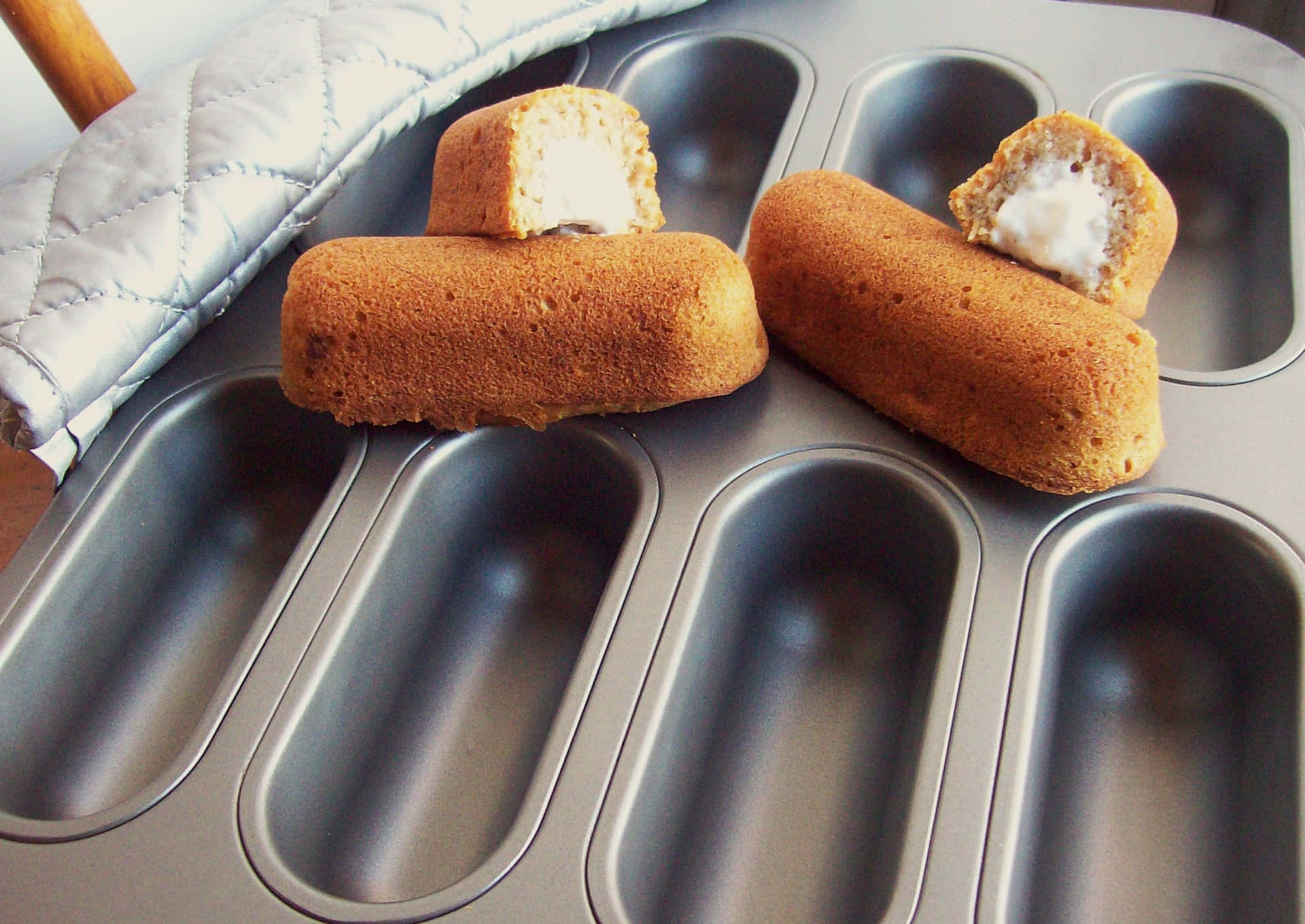 Twinkieson Baking Tray Wallpaper