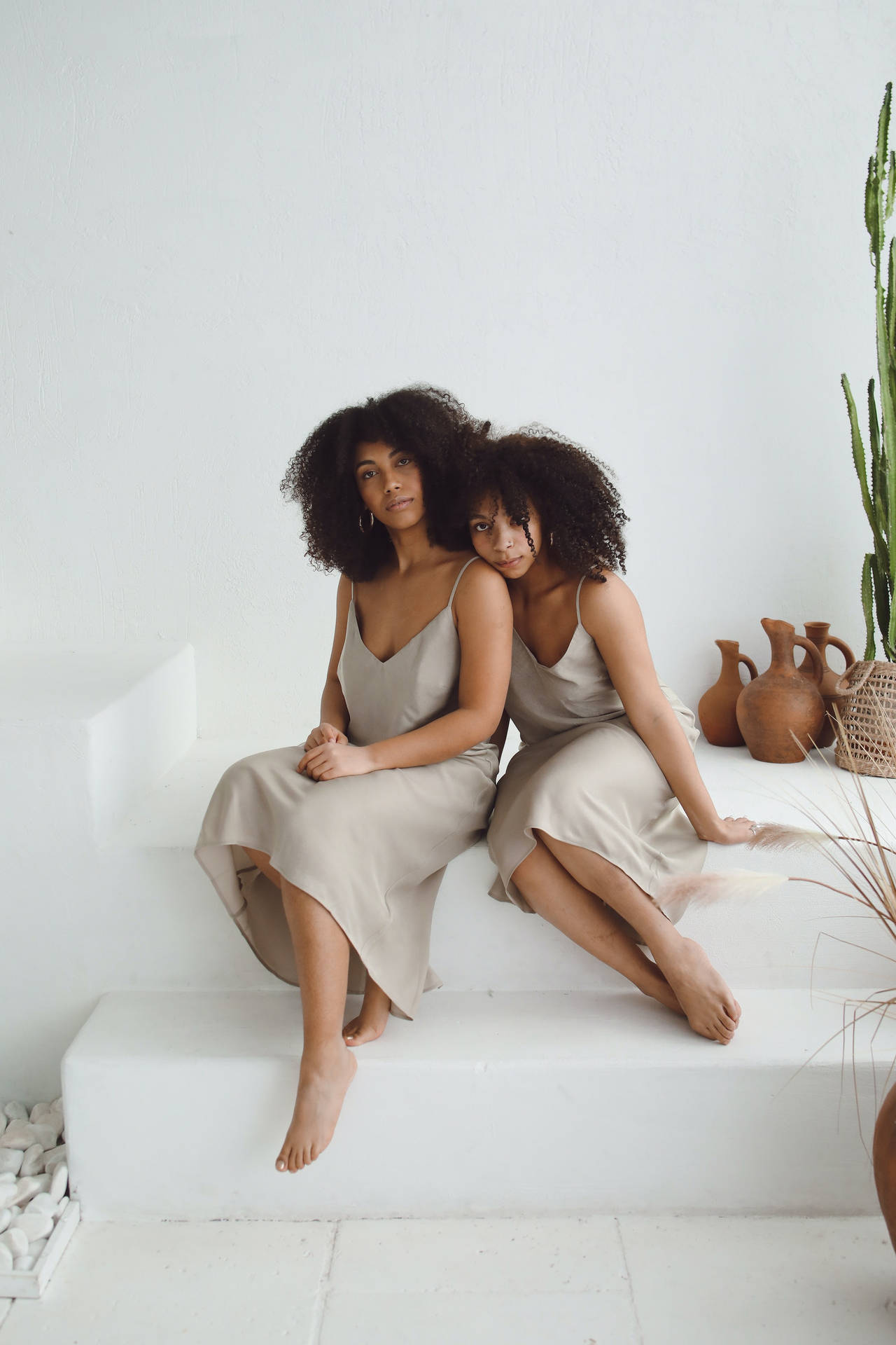 Twinning Sexy Black Women Wallpaper