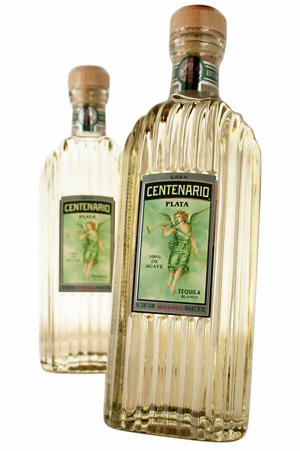 Zweiflaschen Grand Centenario Tequila Plata Wallpaper