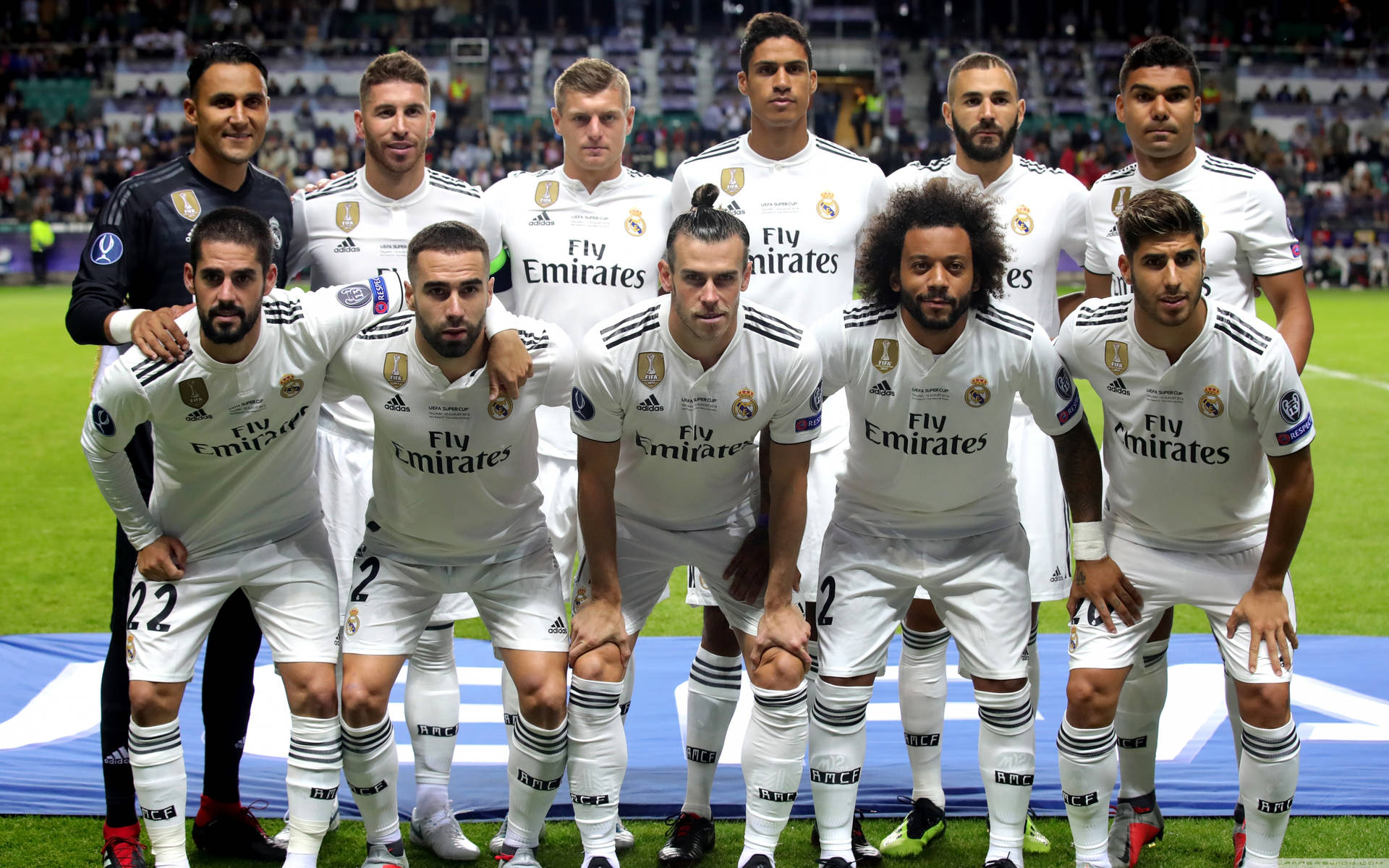 Equipodel Real Madrid En Hd De Dos Líneas En Resolución 4k. Fondo de pantalla