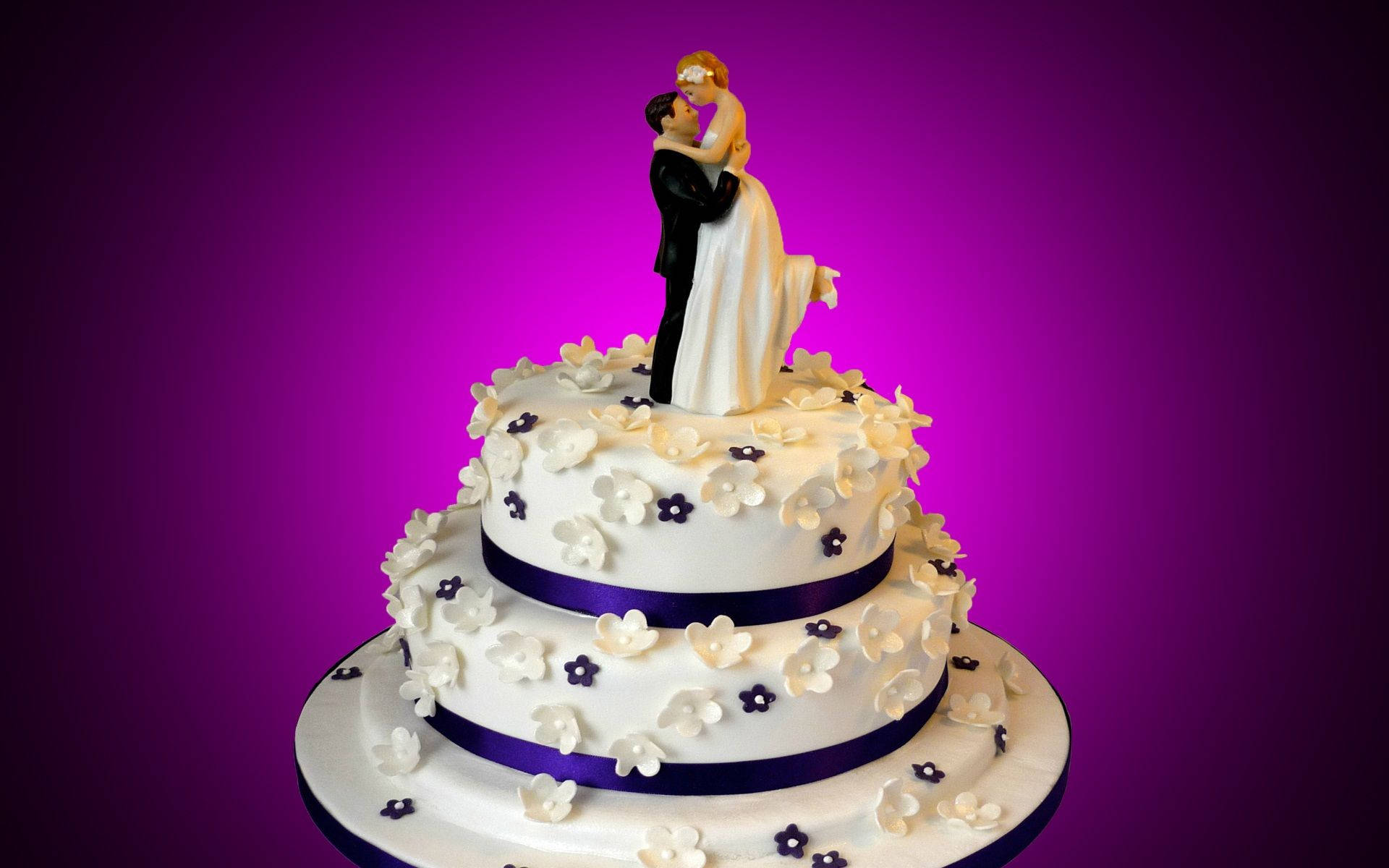 Two-tiered Round Flower Wedding Cake Wallpaper