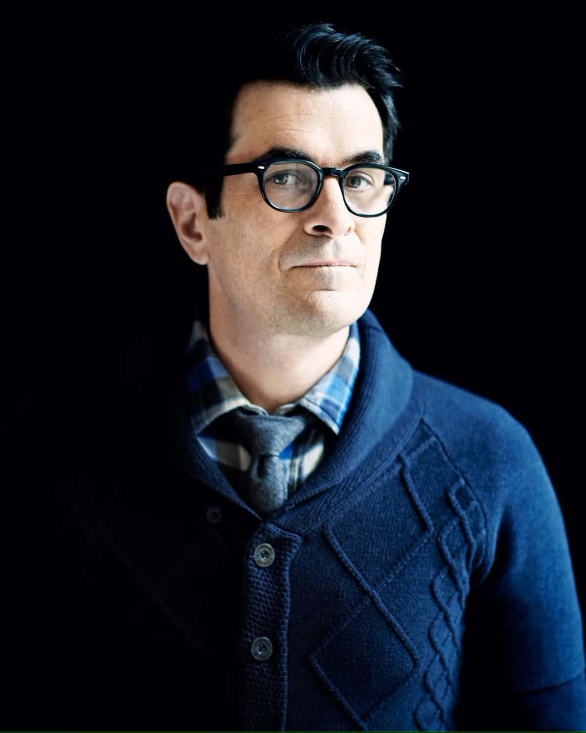Award-winning actor Ty Burrell smiling at a red carpet event Wallpaper