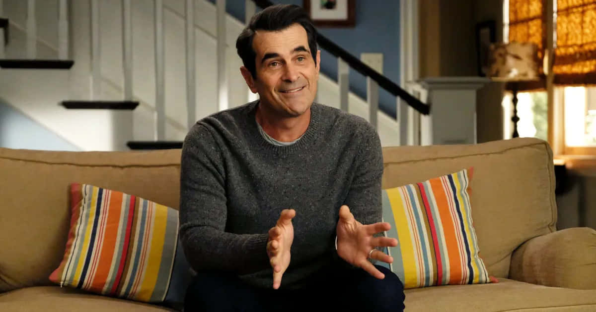 Ty Burrell Smiling on a Red Carpet Event Wallpaper