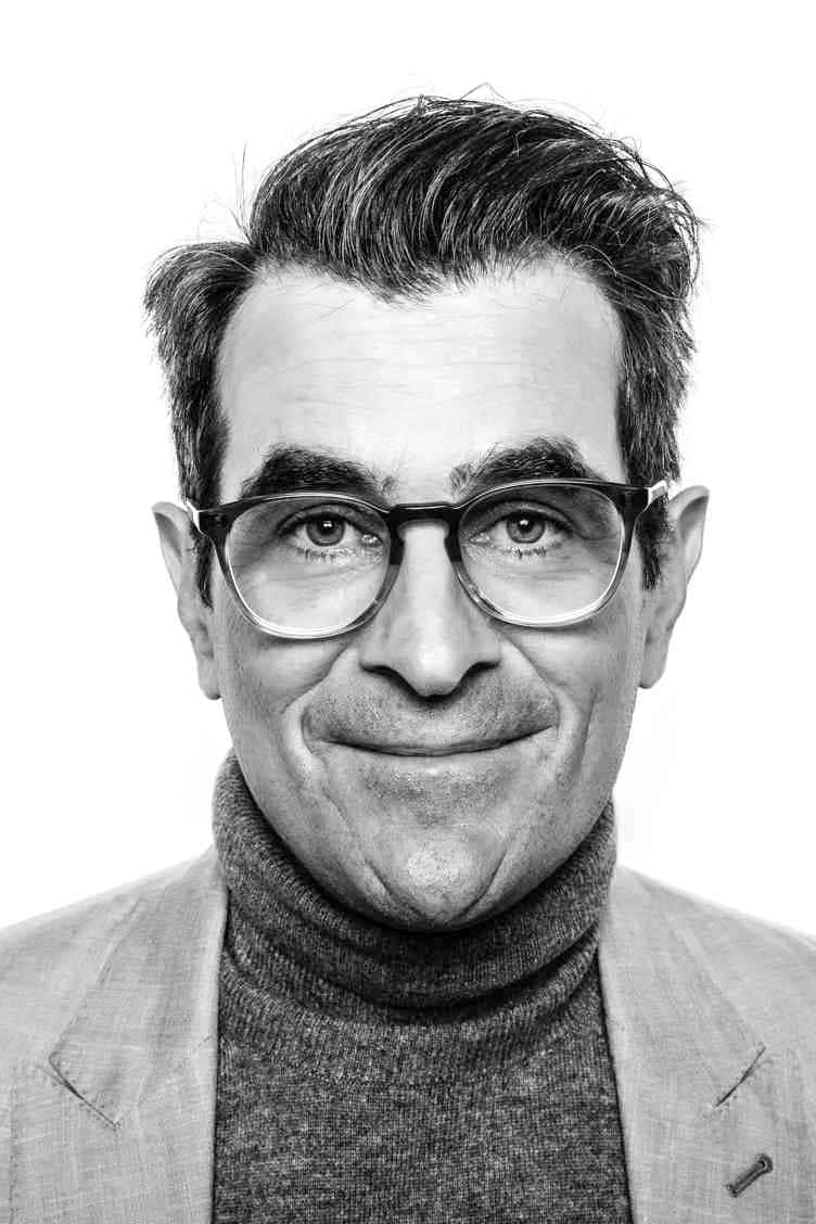 Actor Ty Burrell looking stylish in a suit Wallpaper