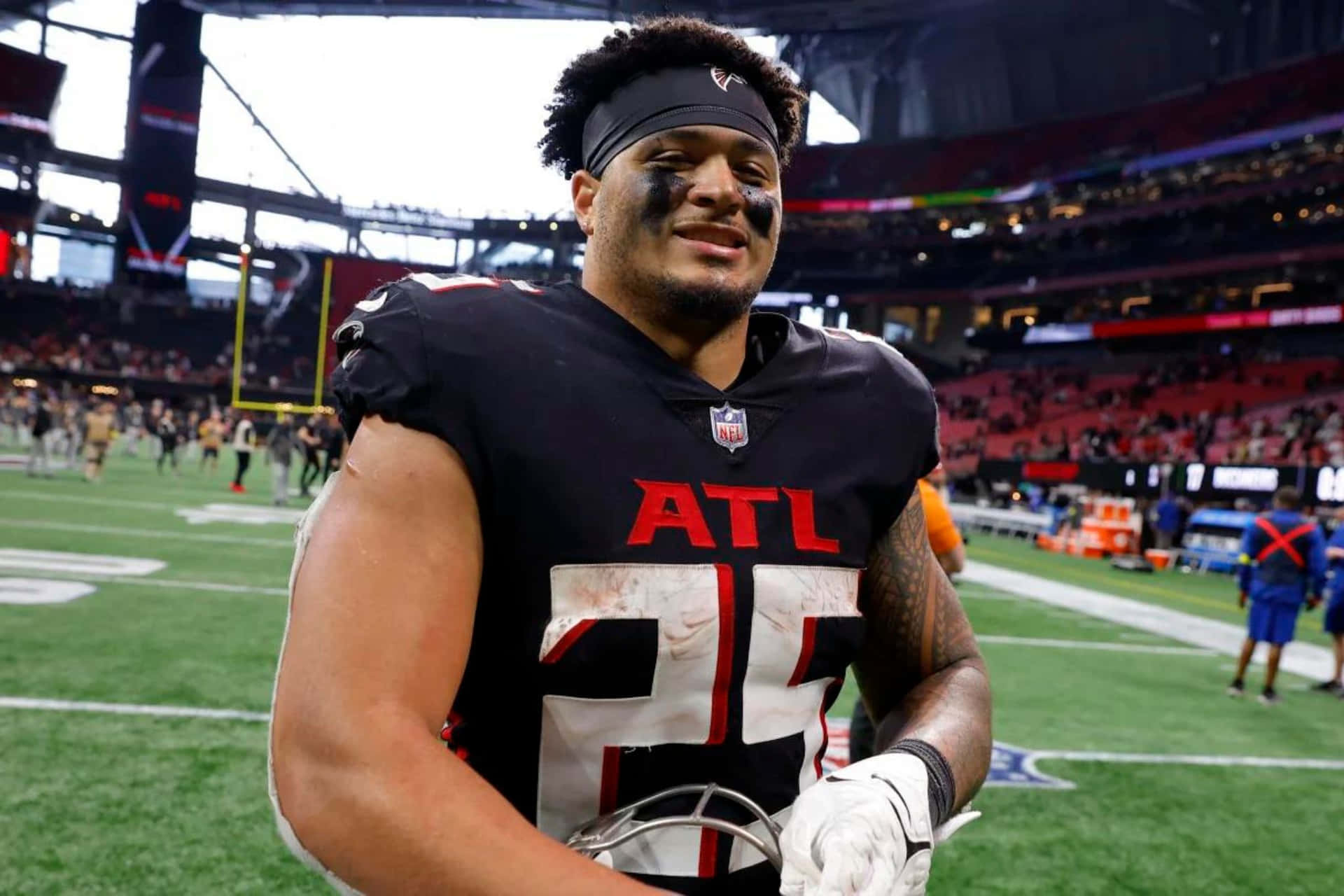 Tyler Allgeier Atlanta Falcons Smiling Post Game Wallpaper