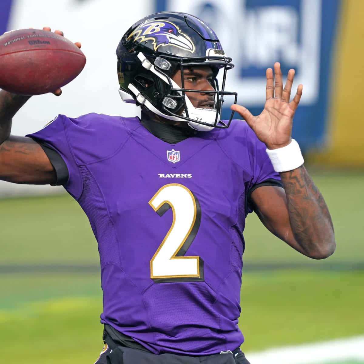 Tyler Huntley Quarterback Baltimore Ravens Latihan Wallpaper