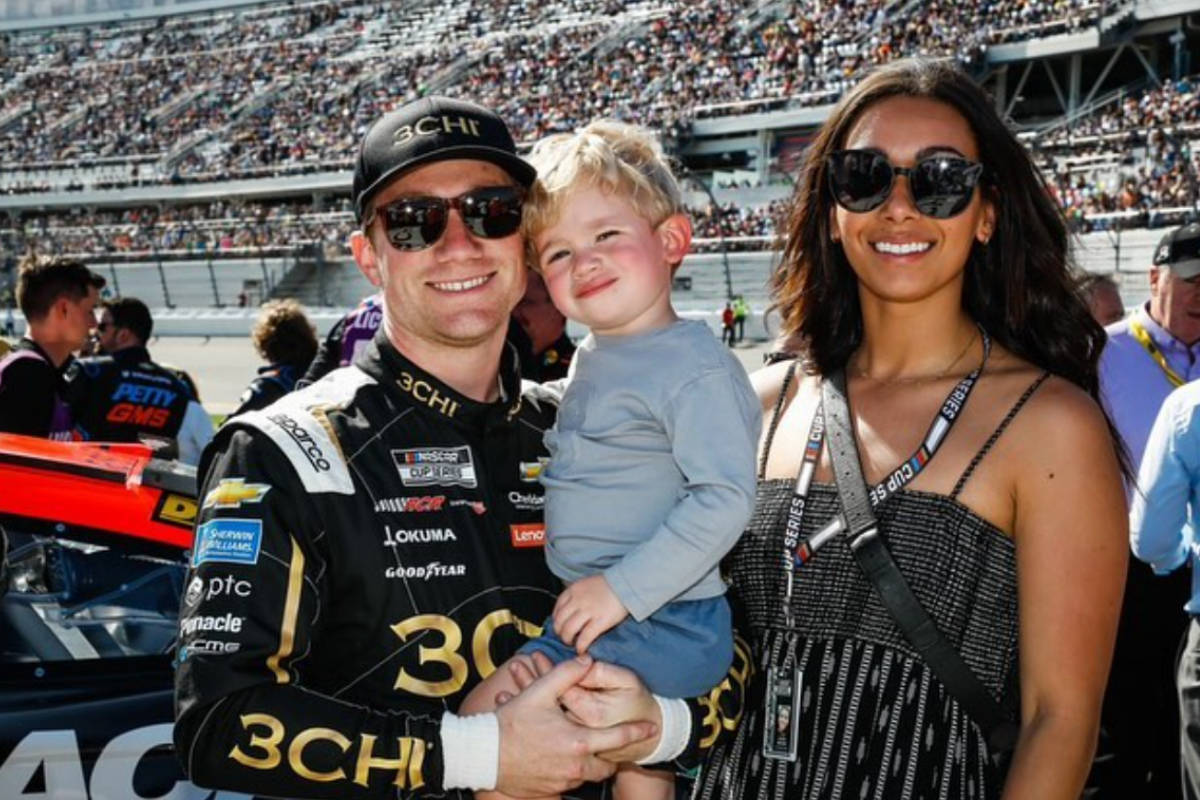 Tyler Reddick With Wife And Child Wallpaper
