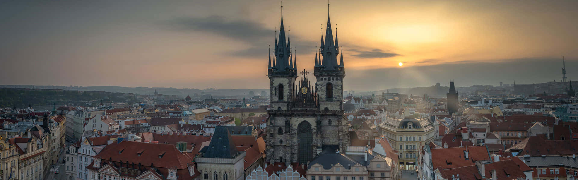 Tyn Church: An Iconic Gothic Masterpiece Amid Prague's Skyline Wallpaper