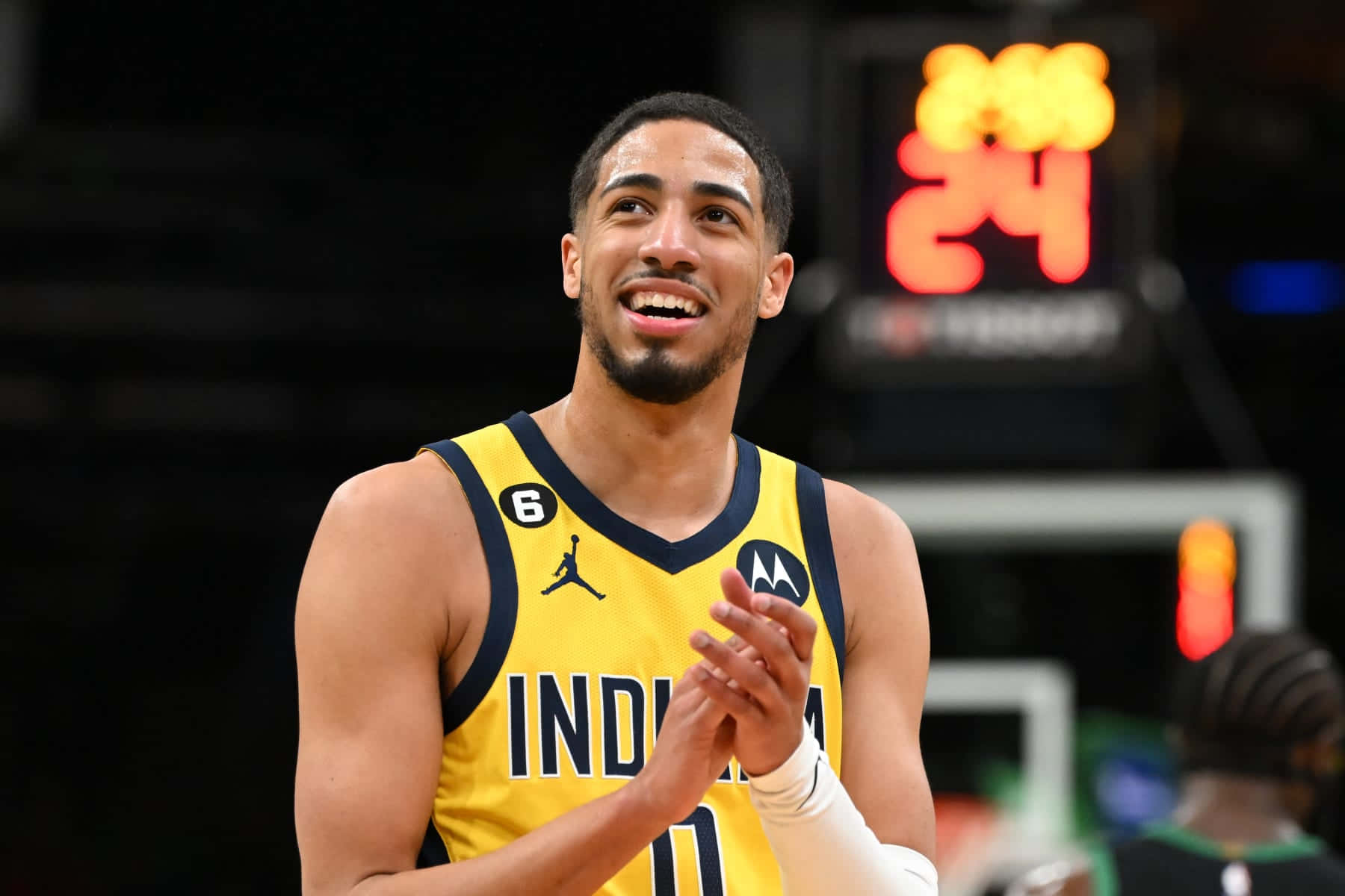 Tyrese Haliburton Indiana Pacers Court Side Wallpaper