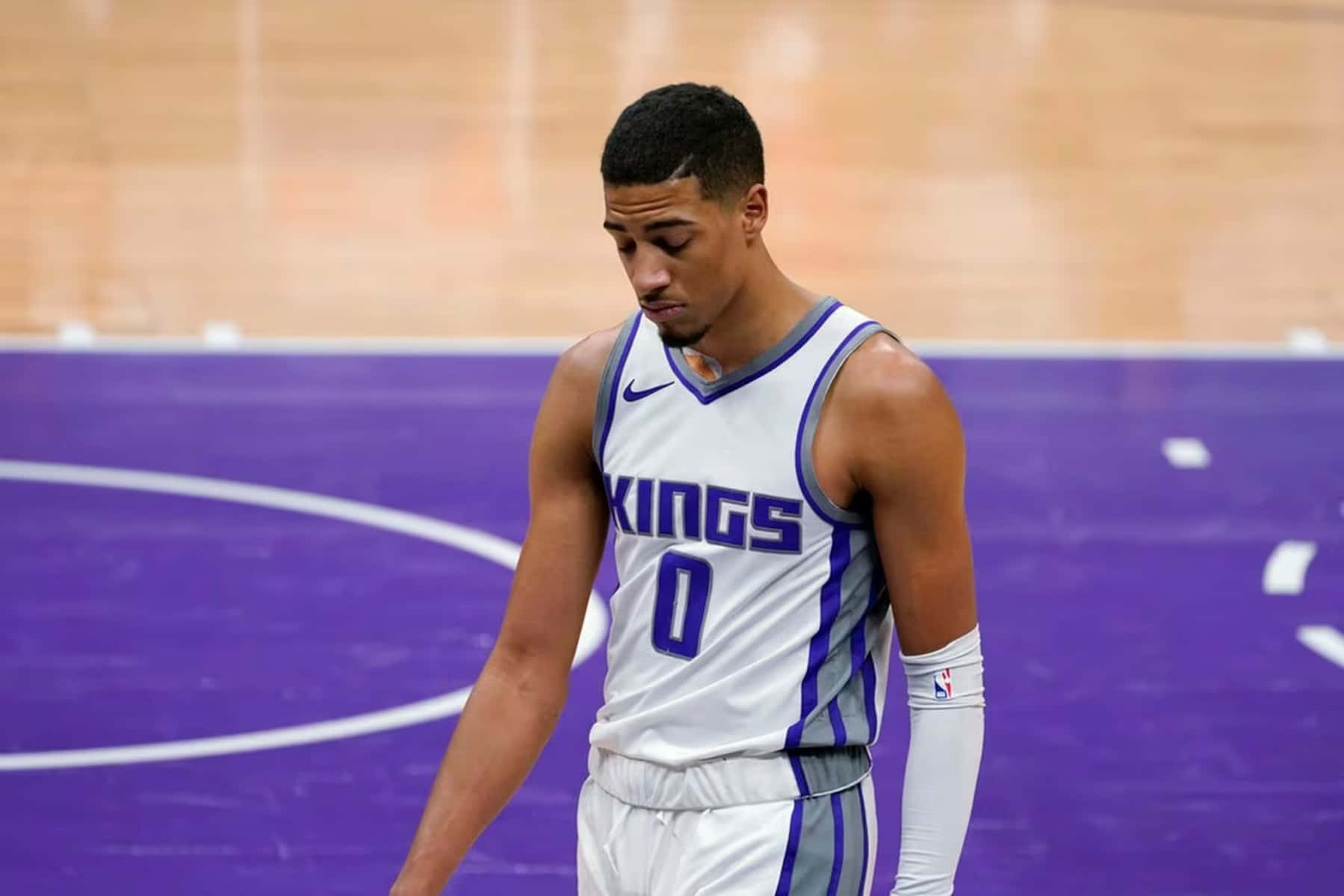 Tyrese Haliburton Sacramento Kings Court Wallpaper