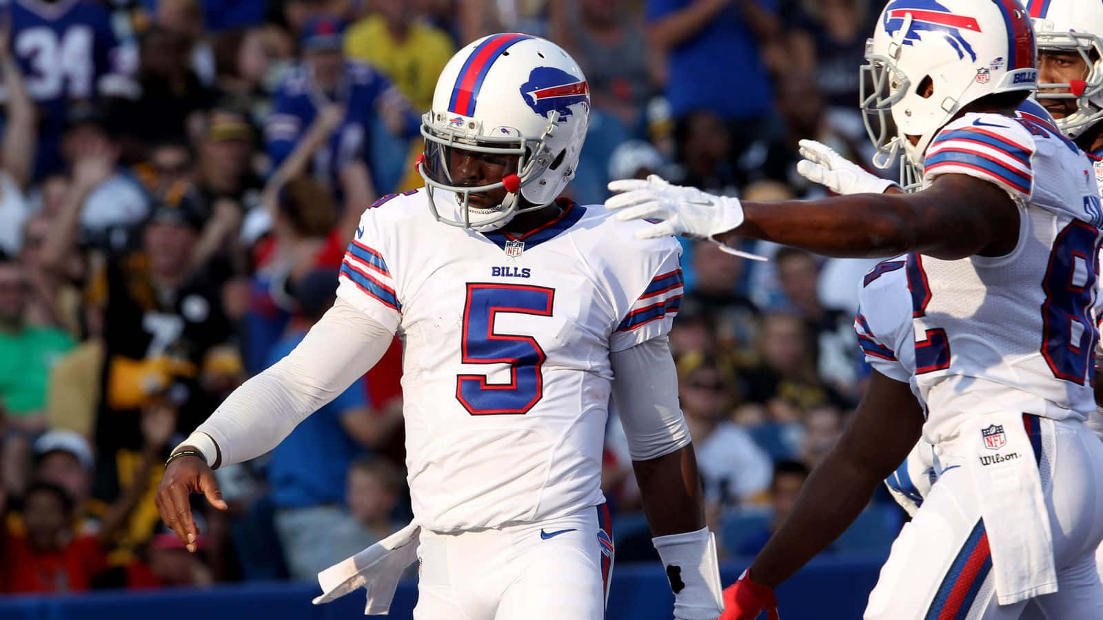 Tyrod Taylor Buffalo Bills Quarterback Action Wallpaper