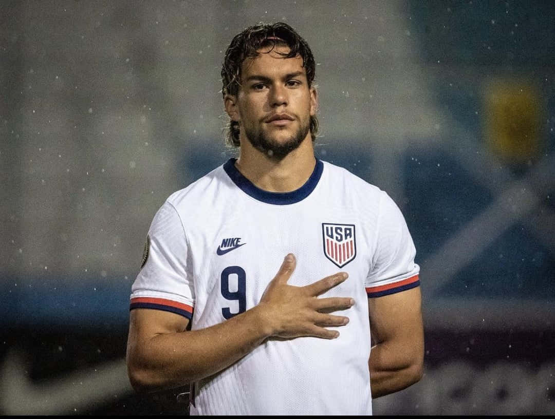 U S A Soccer Player Rainy Game Wallpaper