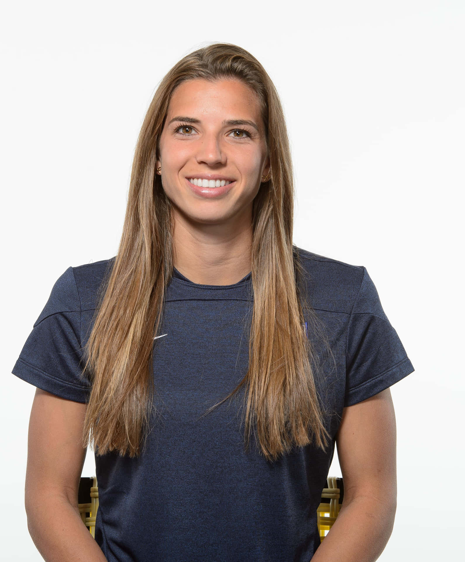 U.s. Women's National Team Player Tobin Heath In Action Wallpaper