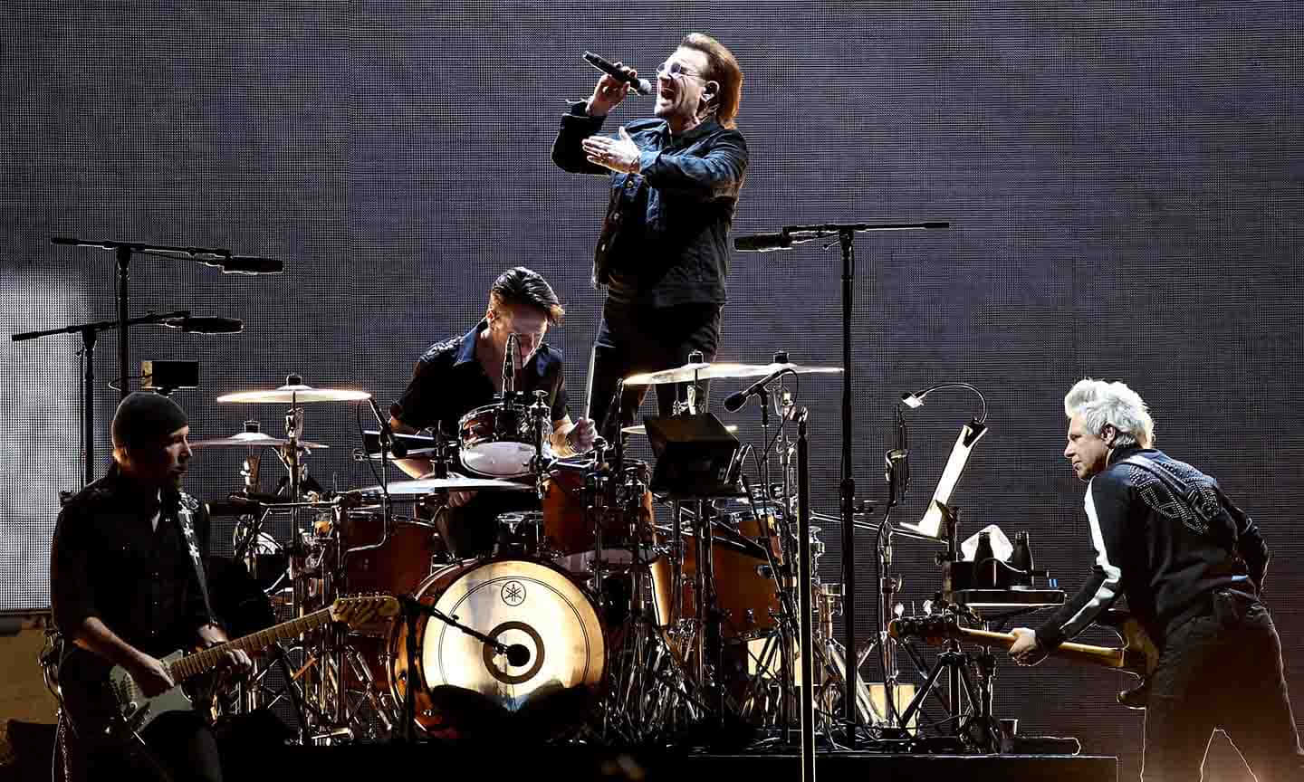 U2 Band Optreden Op Het Podium Achtergrond