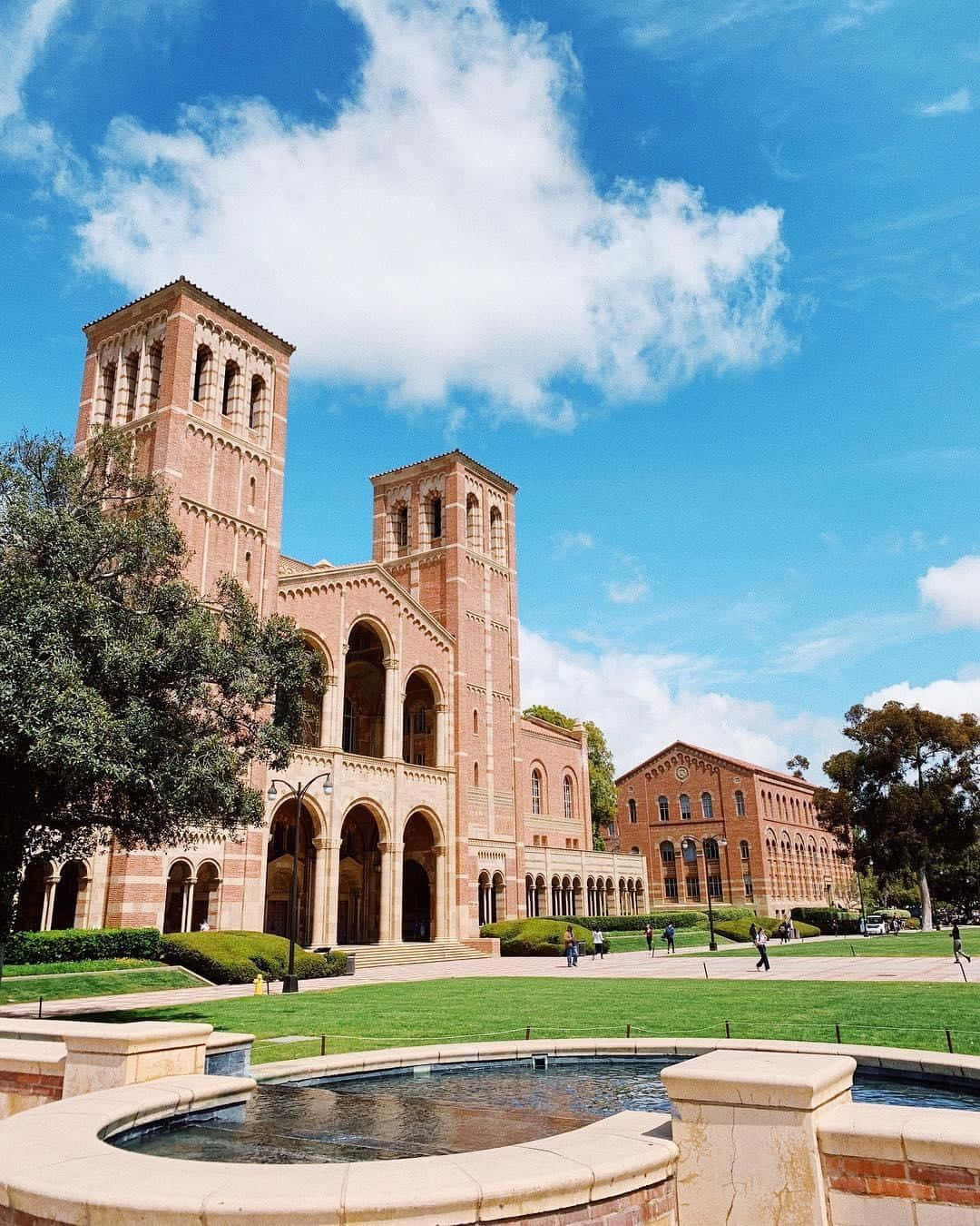 A captivating view of UCLA's campus in Los Angeles. Wallpaper
