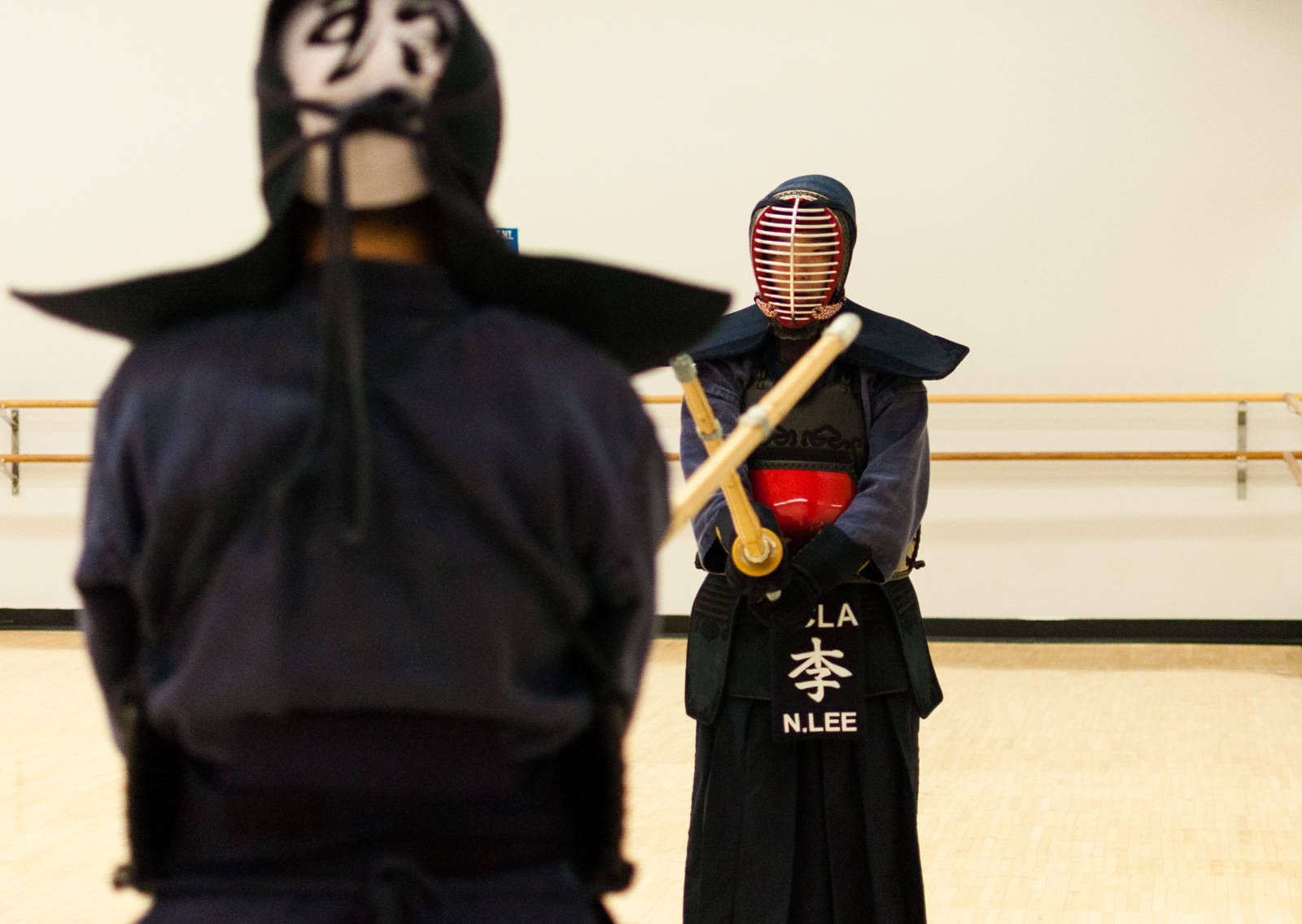 Membridel Kendo Club Di Ucla In Azione In Un Torneo. Sfondo